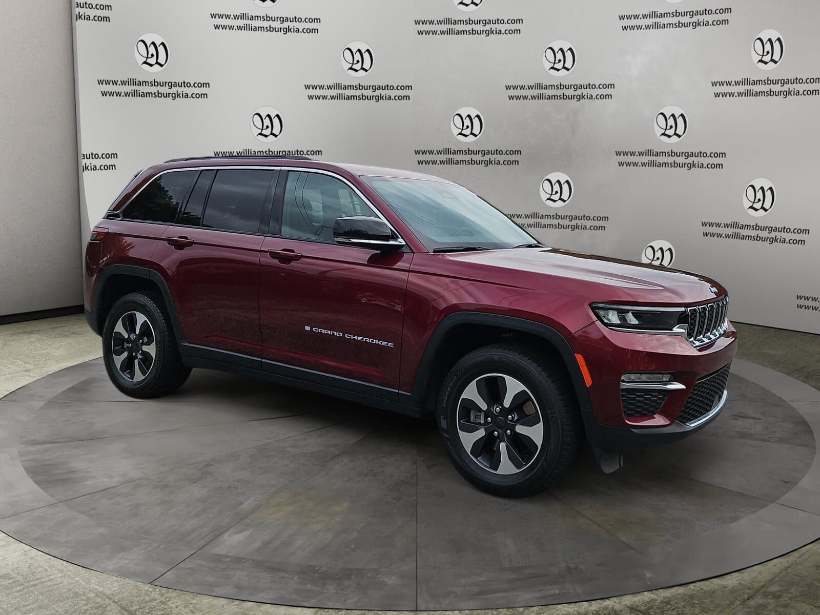 Pre-Owned 2024 Jeep Grand Cherokee 4xe - photo - 6