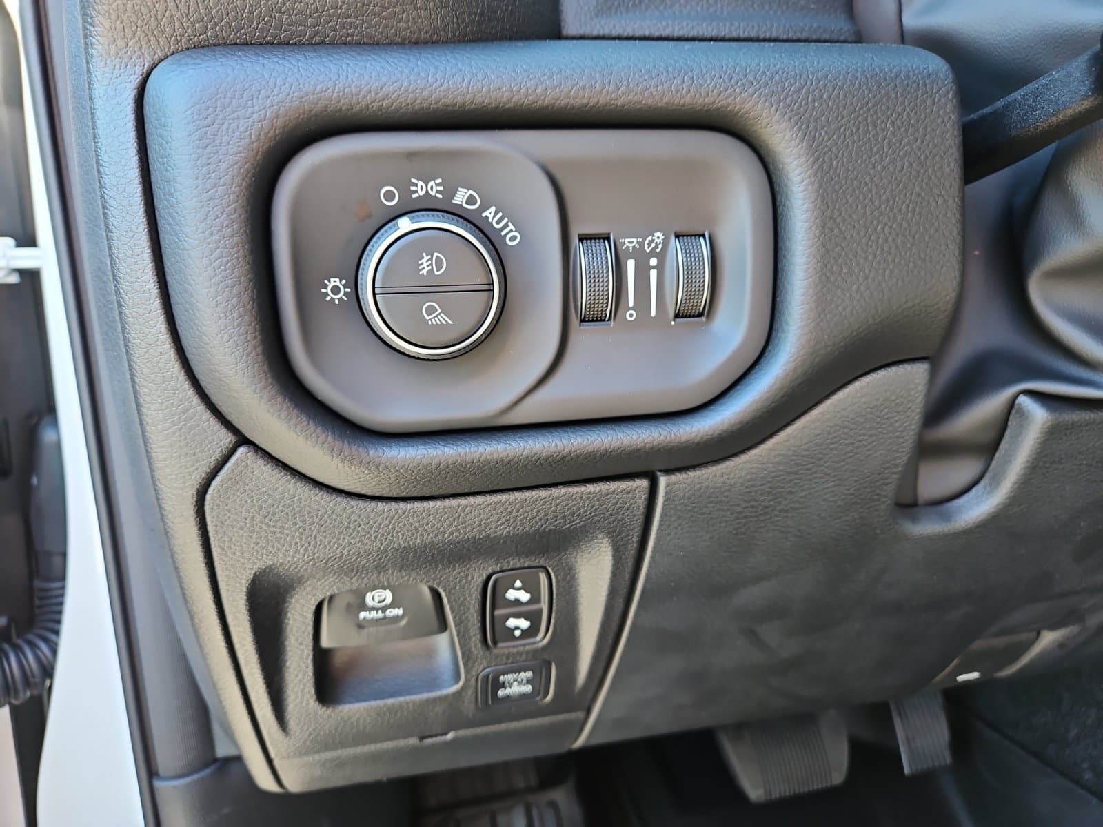 New 2027 Ram 1500 Laramie - photo - 22