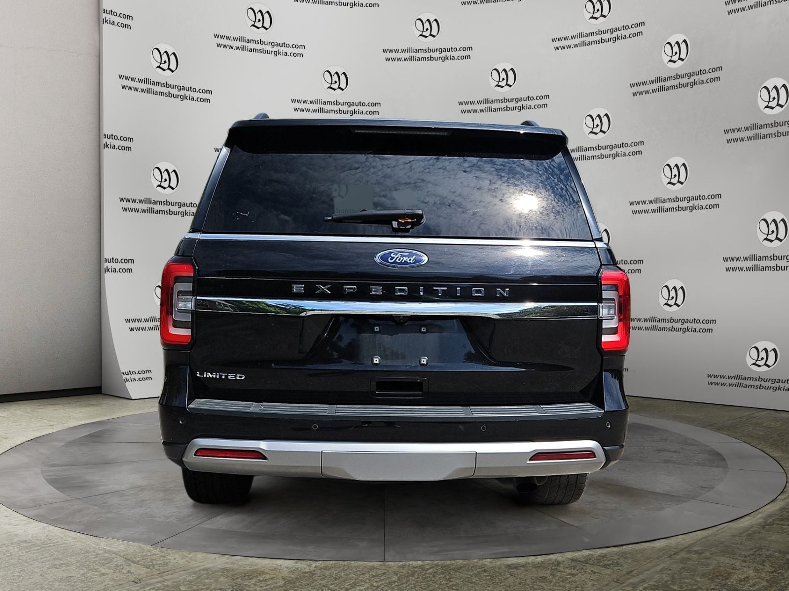 Pre-Owned 2024 Ford Expedition Limited - photo - 3