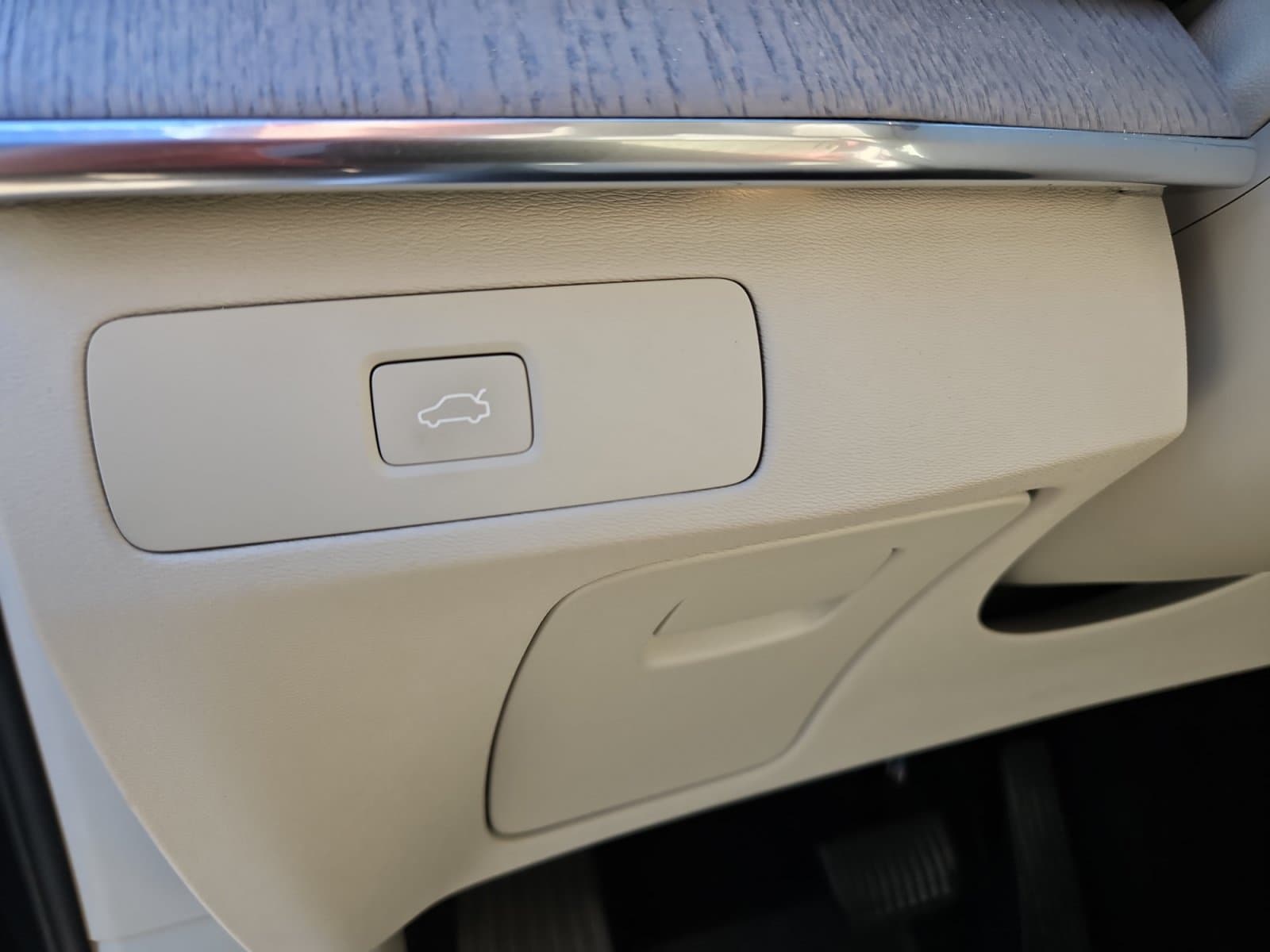 Pre-Owned 2025 Volvo XC90 B6 Plus 7-Seater - photo - 22