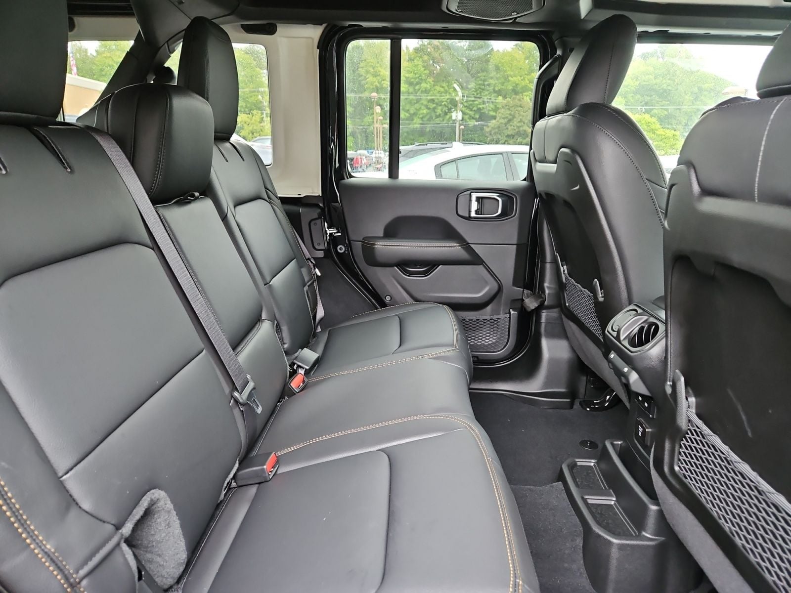 New 2025 Jeep Wrangler Sahara - photo - 16