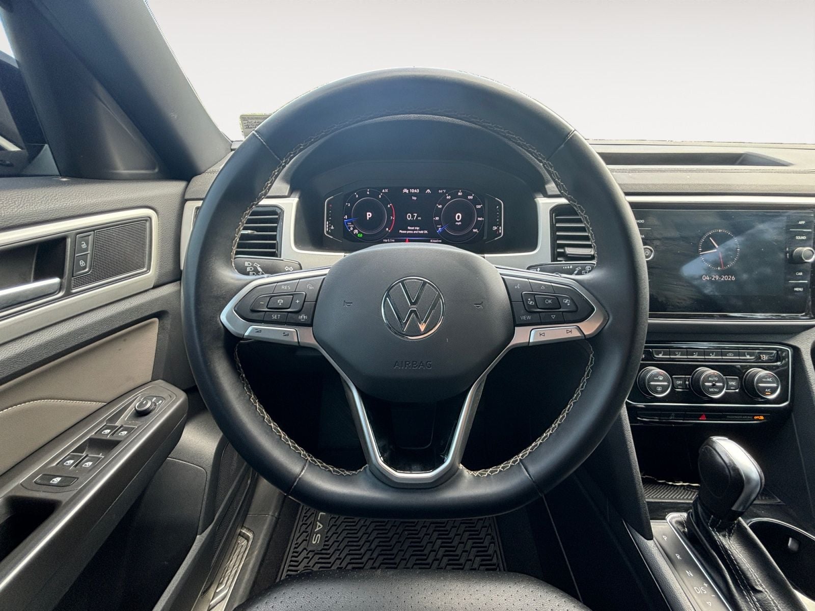 Pre-Owned 2022 Volkswagen Atlas Cross Sport 2.0T SE w/Technology - photo - 11