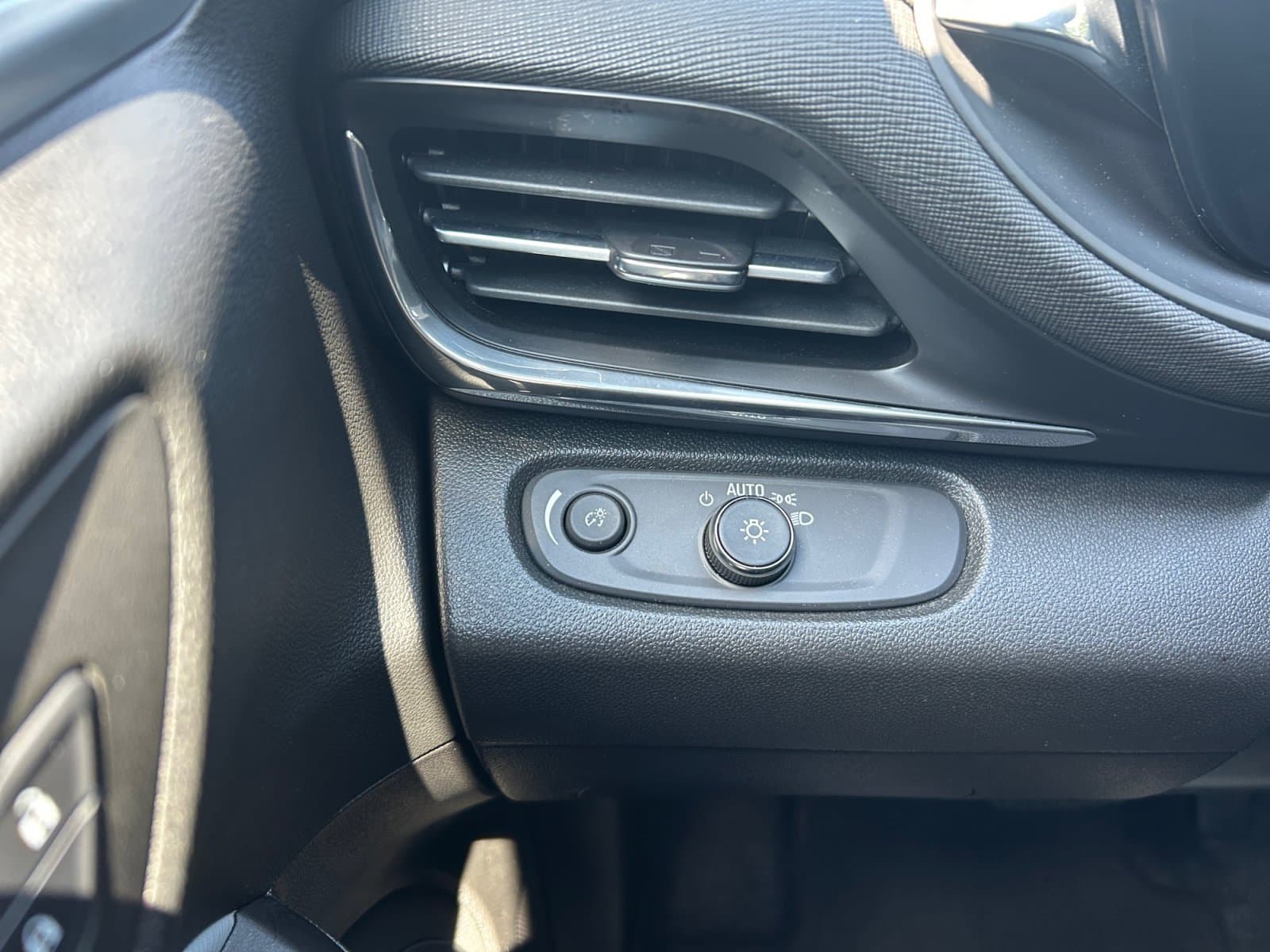 Pre-Owned 2024 Buick Envista Preferred - photo - 16