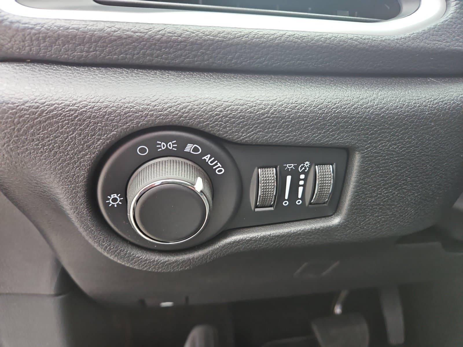 New 2027 Chrysler Pacifica Limited - photo - 22