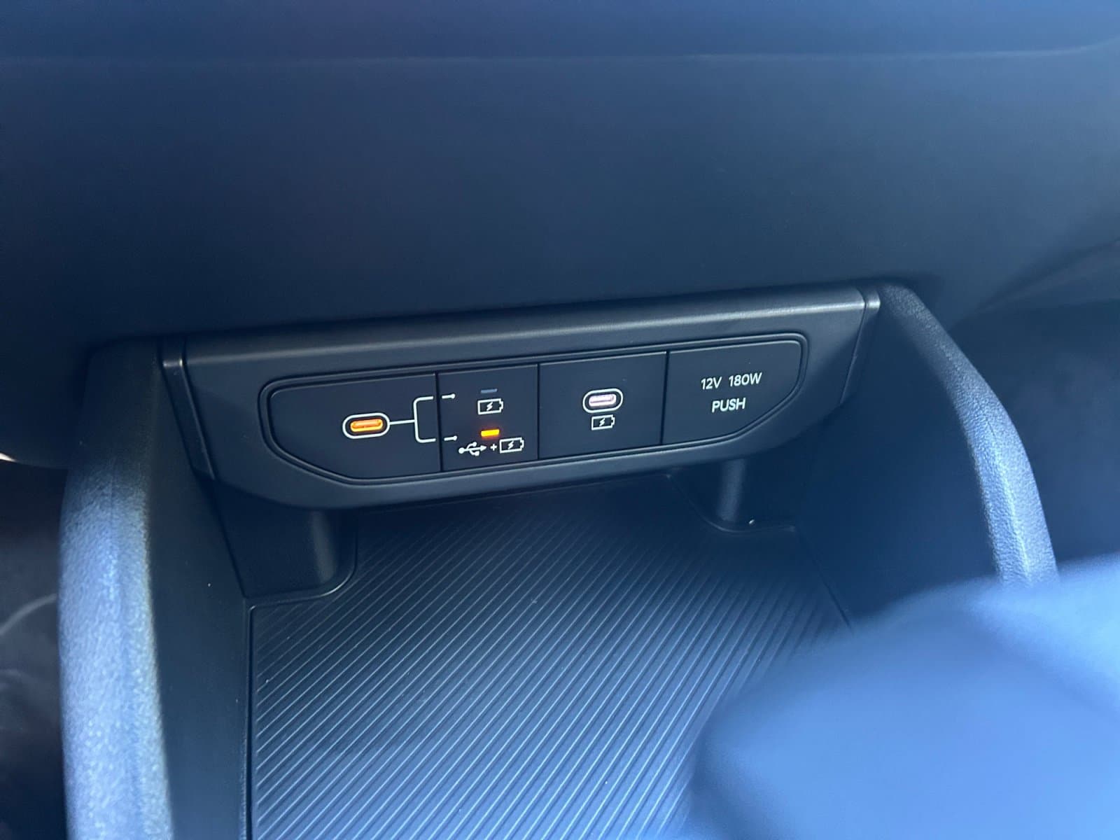 New 2026 Kia K4 LXS - photo - 25