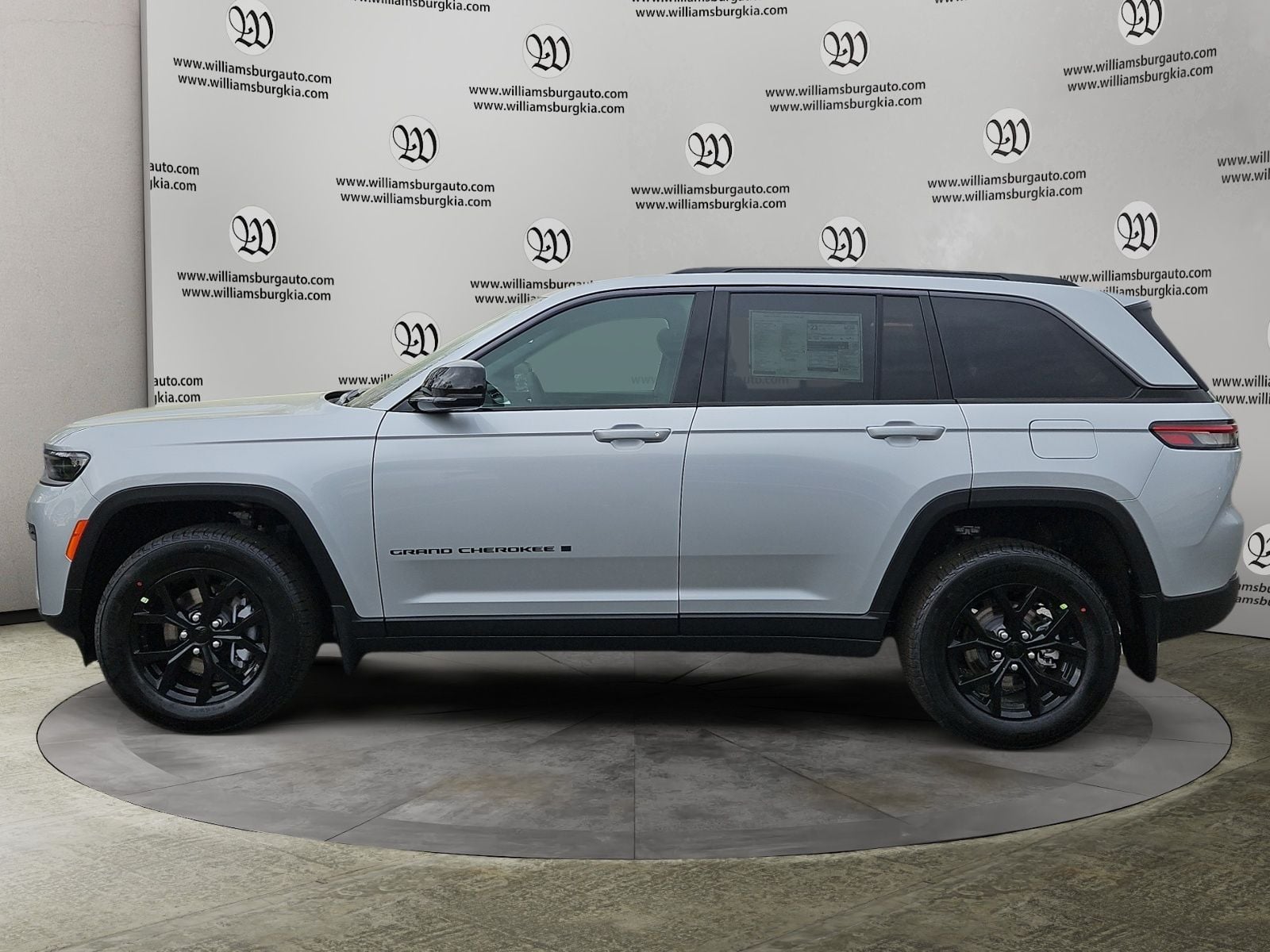 New 2026 Jeep Grand Cherokee Altitude - photo - 1