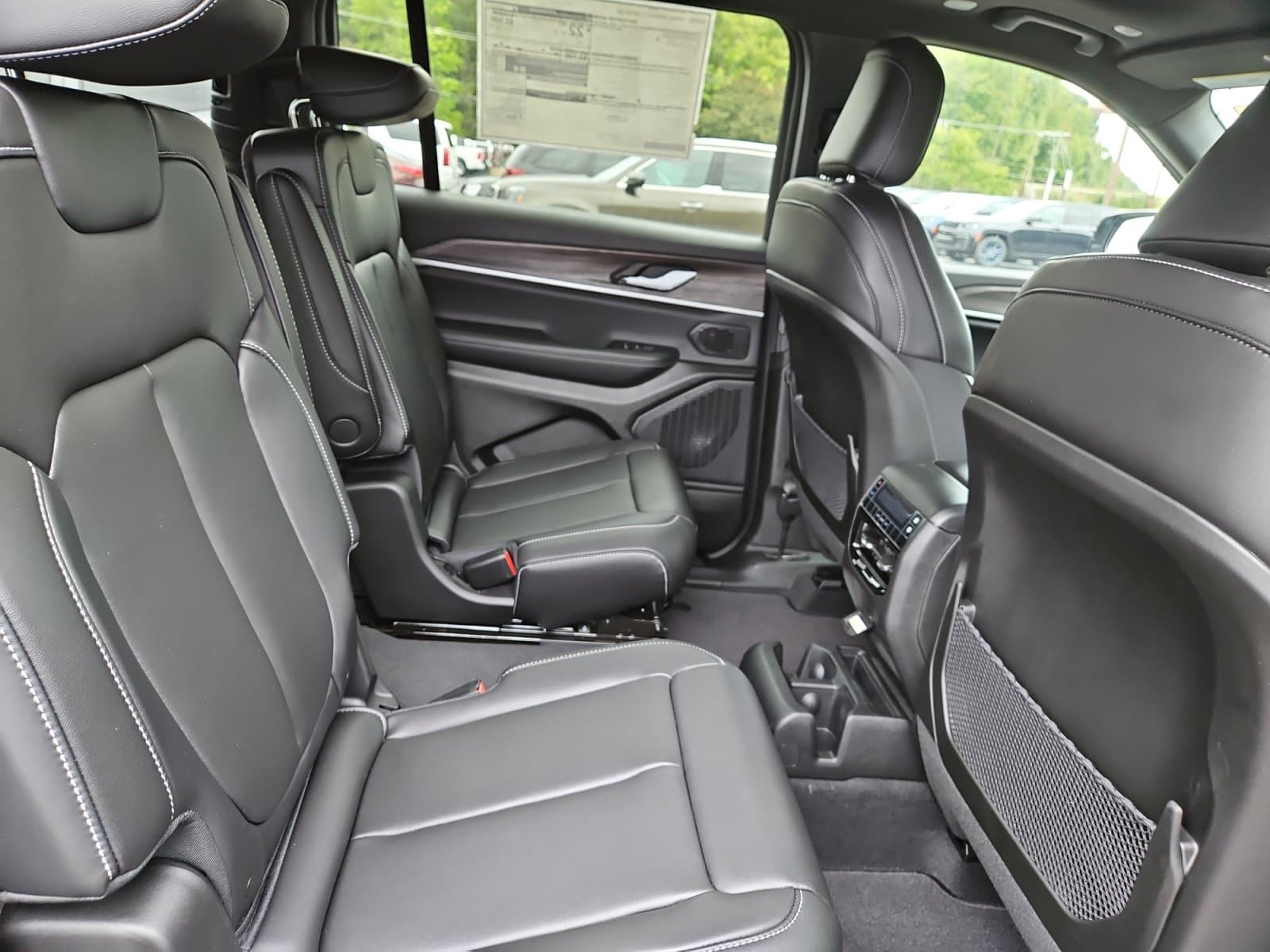 New 2027 Jeep Grand Cherokee L Limited - photo - 16