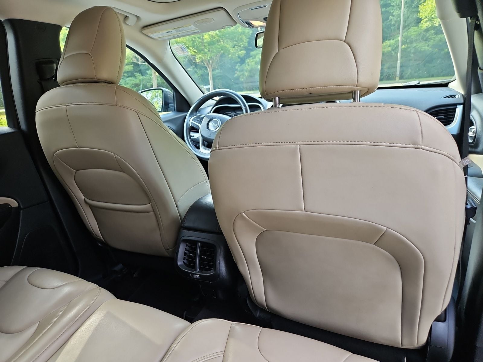 Pre-Owned 2017 Jeep Cherokee Limited - photo - 17