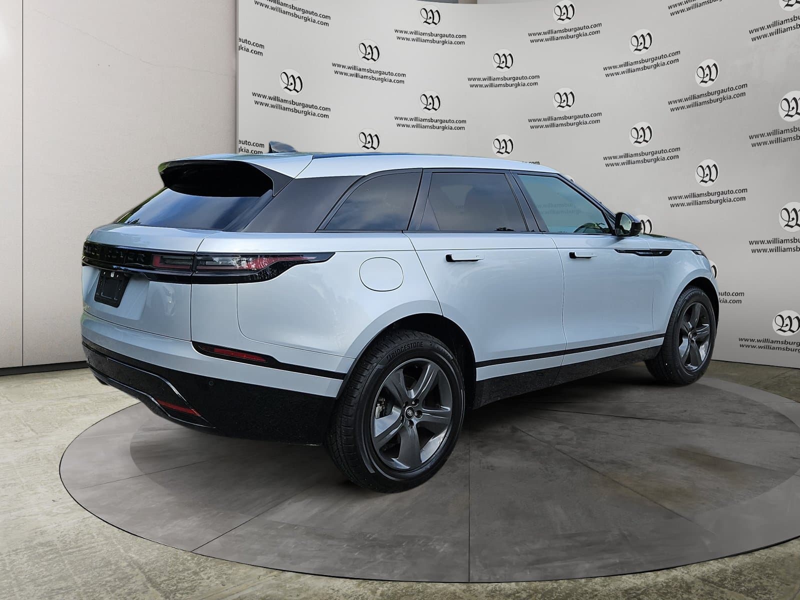 Pre-Owned 2025 Land Rover Range Rover Velar Dynamic SE - photo - 4