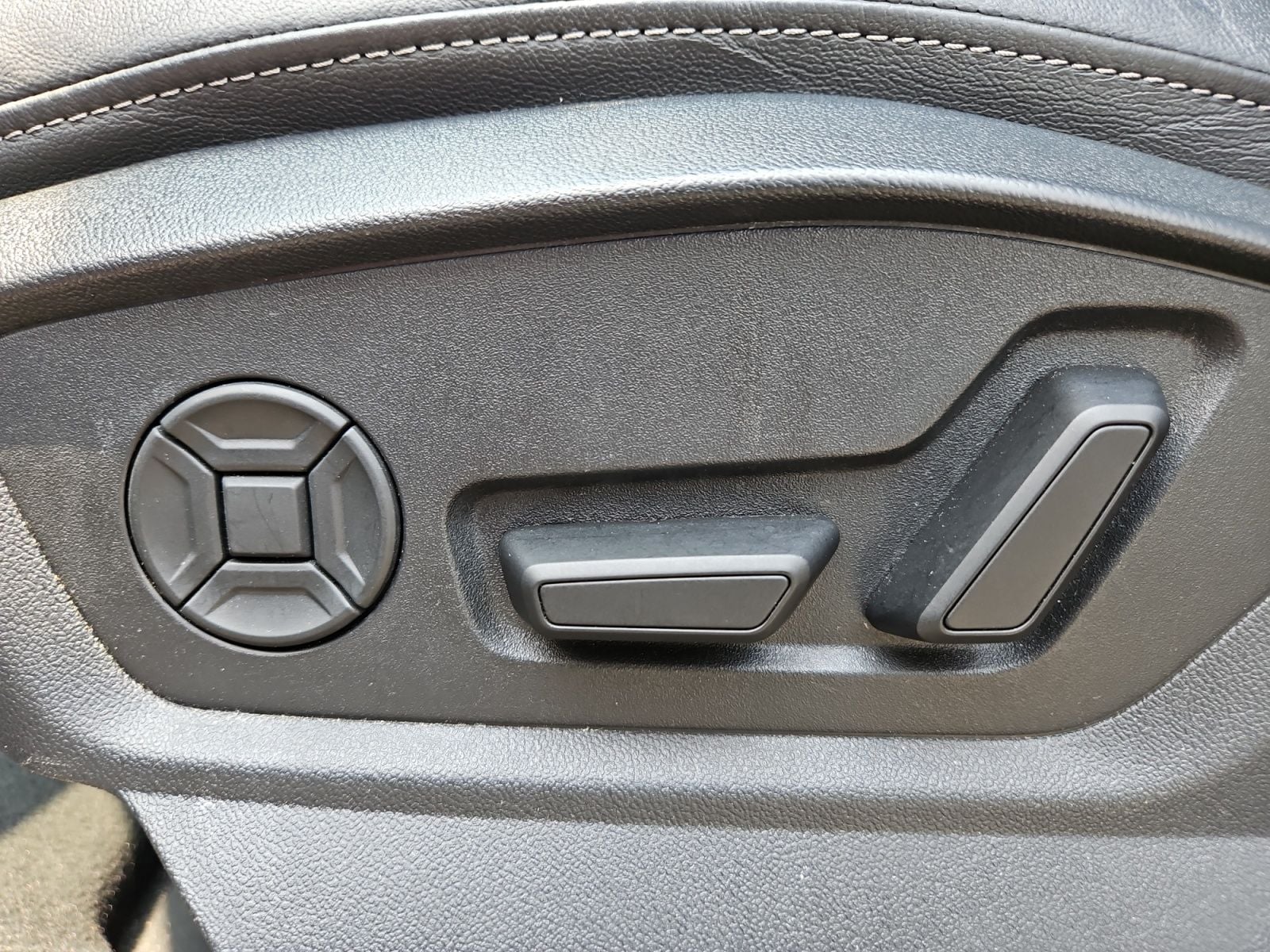 Pre-Owned 2025 Audi Q7 55 Premium Plus - photo - 20
