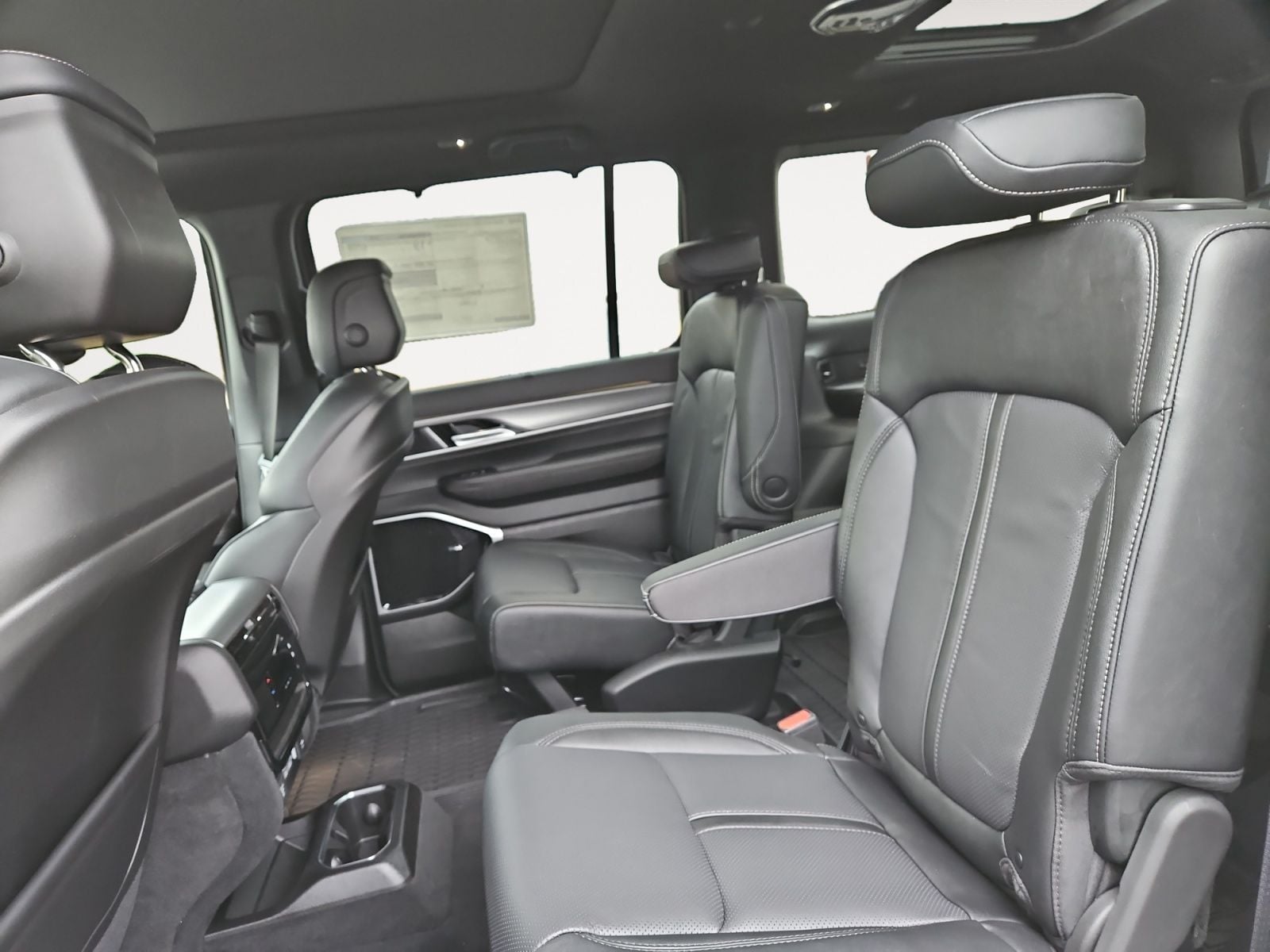 New 2026 Jeep Grand Wagoneer Limited Reserve - photo - 12