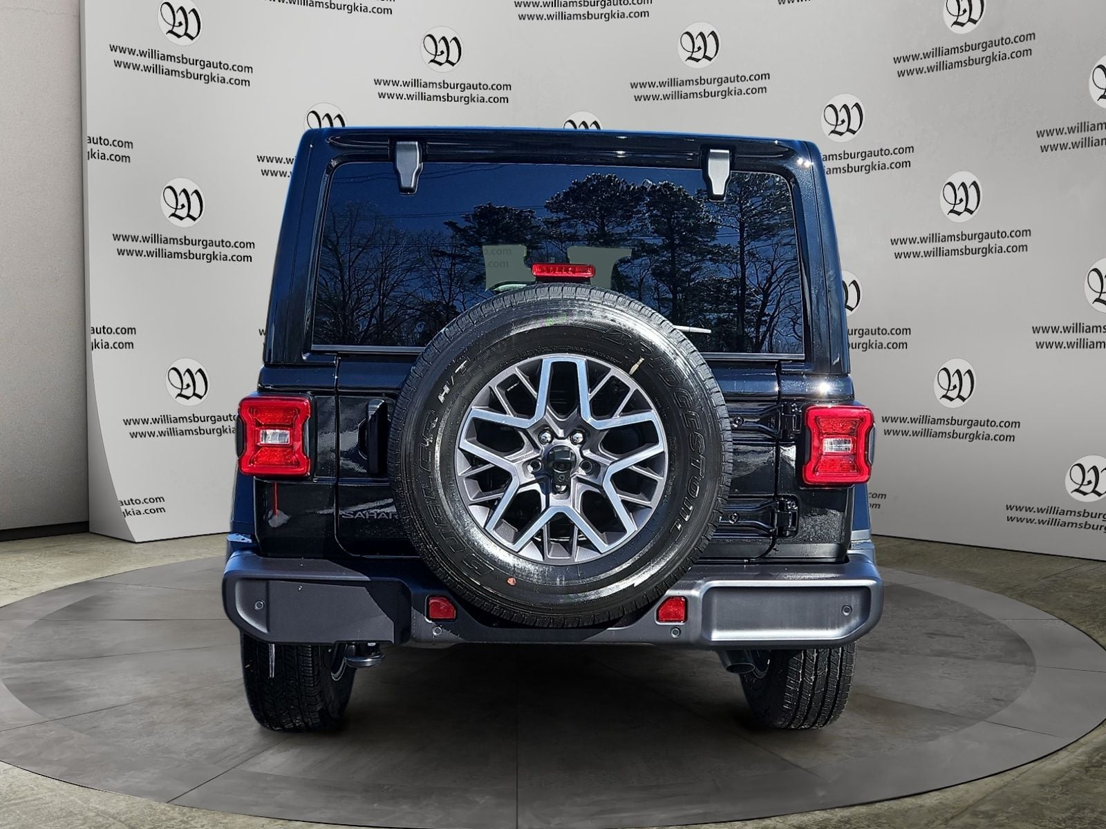 New 2025 Jeep Wrangler Sahara - photo - 3