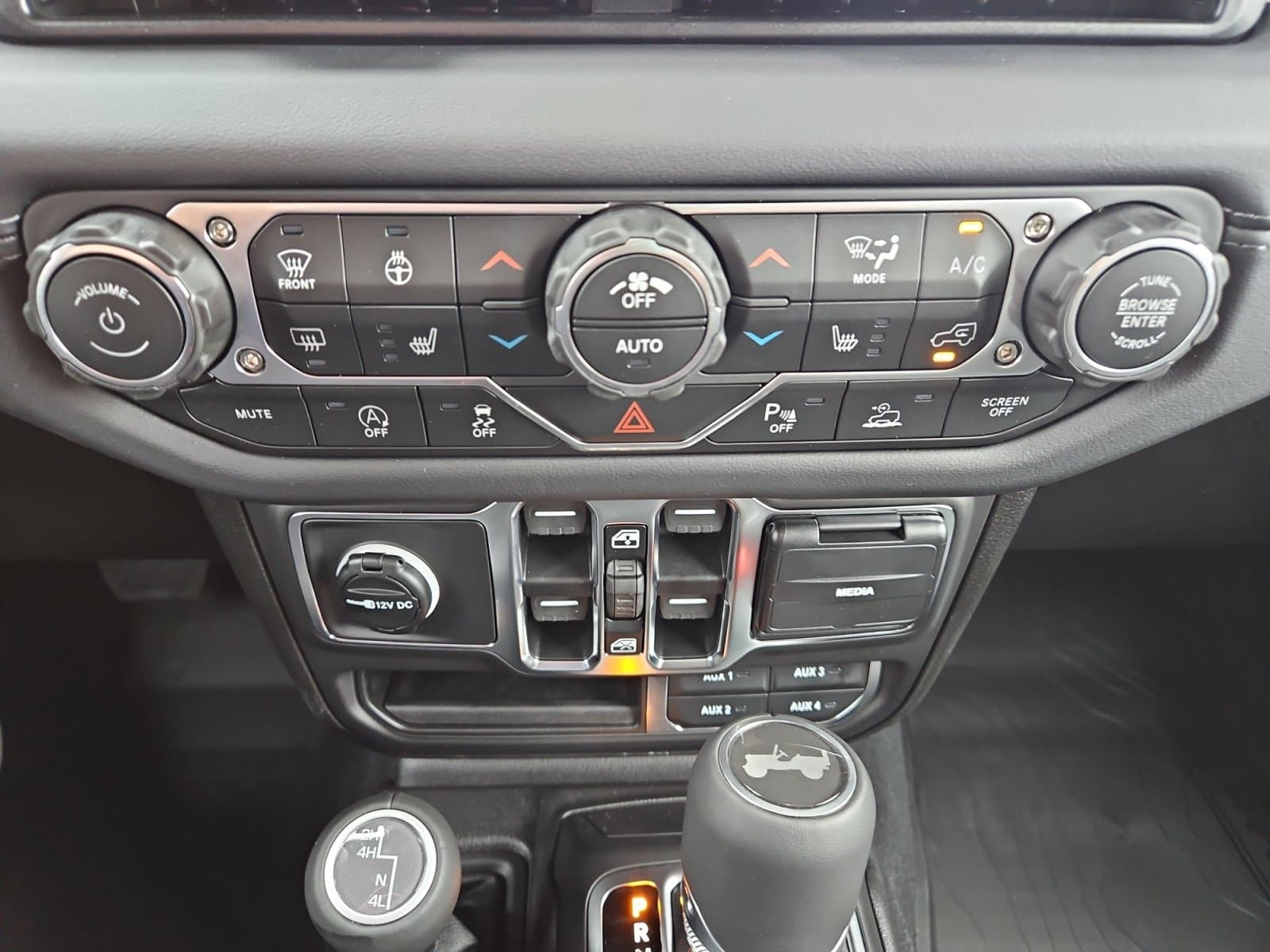 New 2027 Jeep Wrangler Sahara - photo - 27