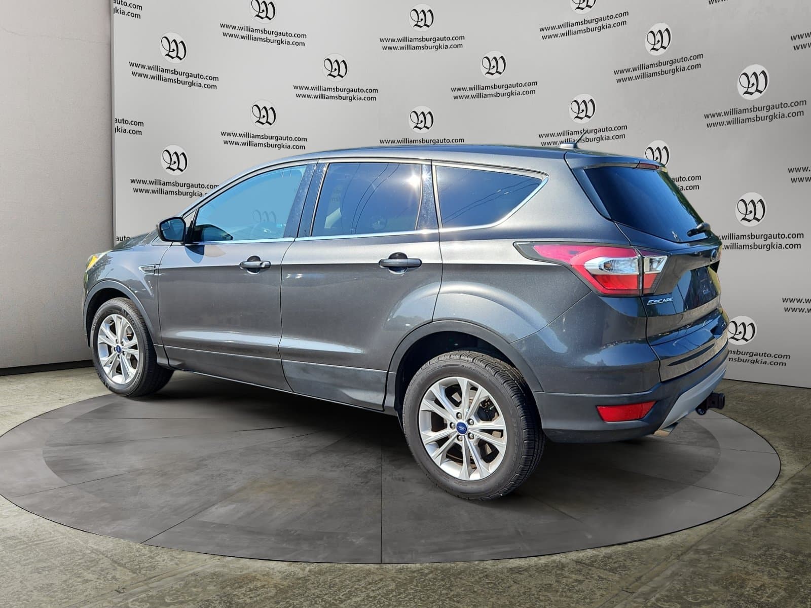 Pre-Owned 2017 Ford Escape SE - photo - 2