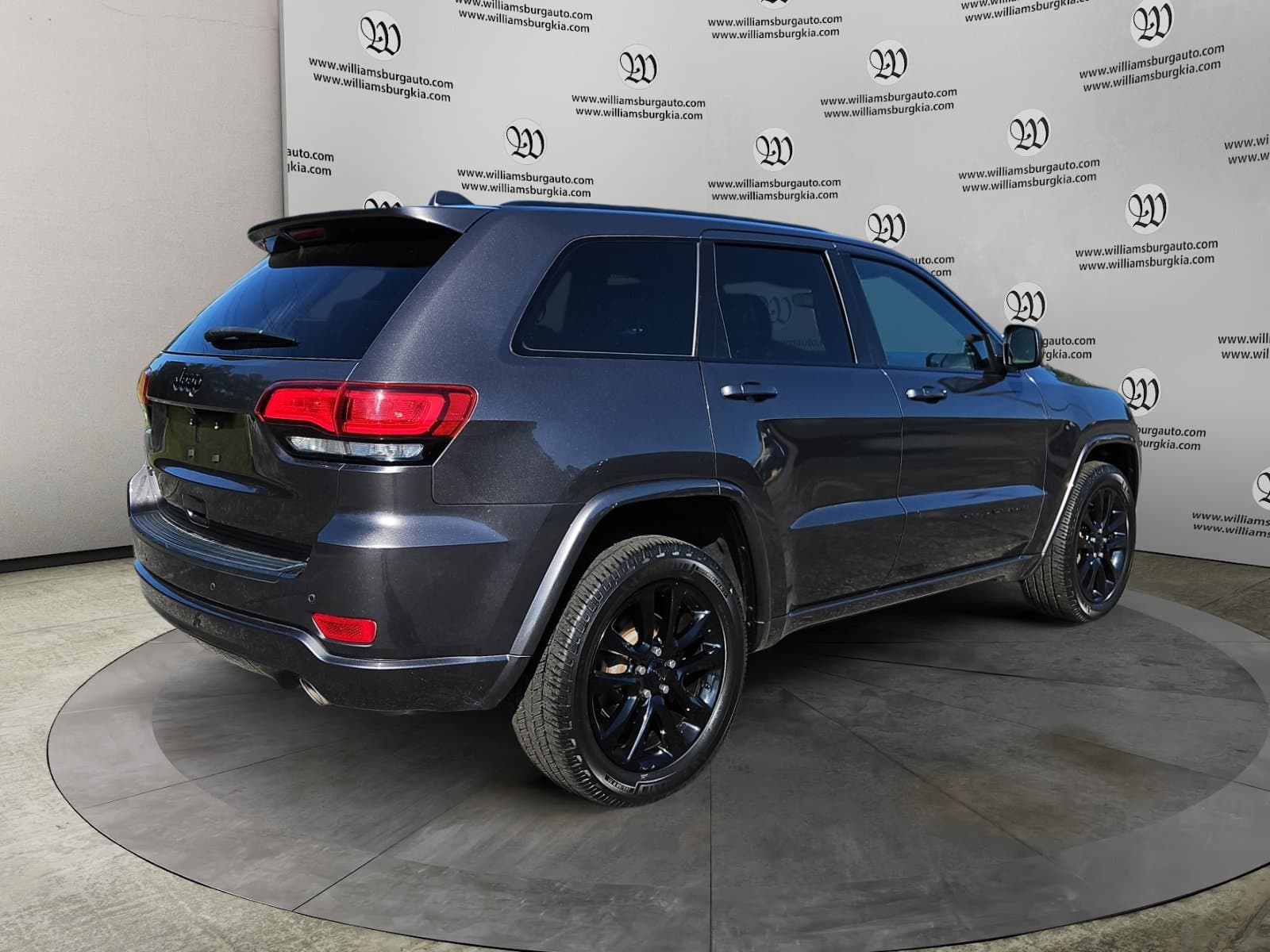 Pre-Owned 2020 Jeep Grand Cherokee Altitude - photo - 4
