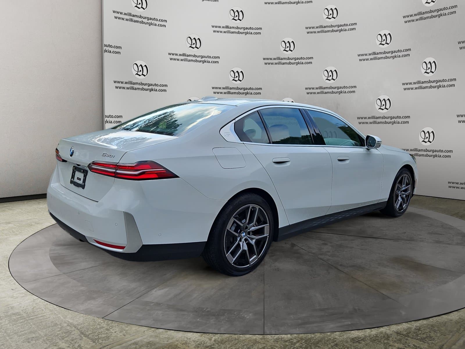 Pre-Owned 2026 BMW 5 Series 530i xDrive - photo - 4