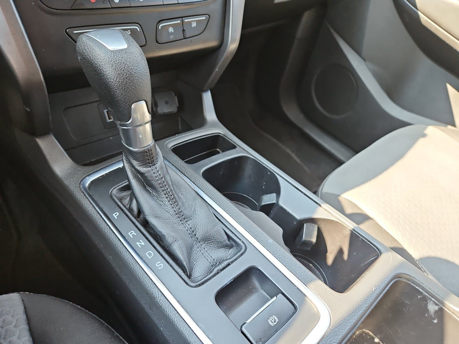 Pre-Owned 2017 Ford Escape SE - photo - 25