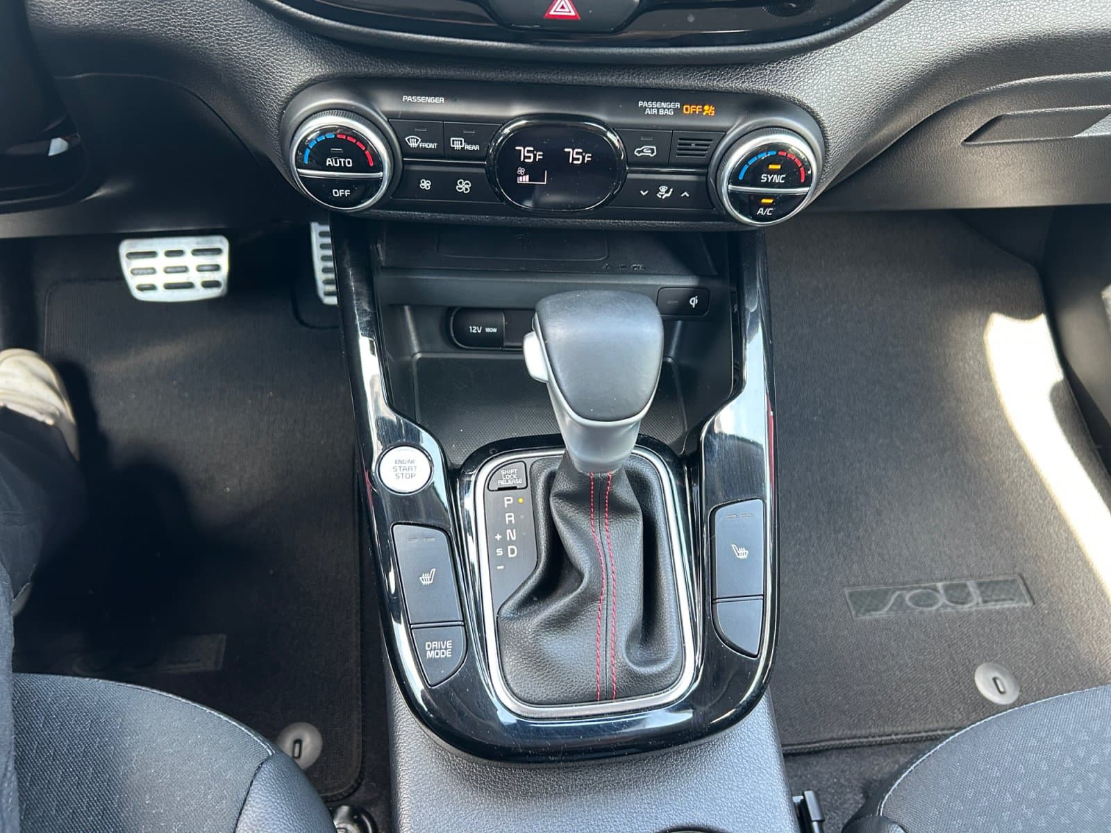 Pre-Owned 2024 Kia Soul GT-Line - photo - 19