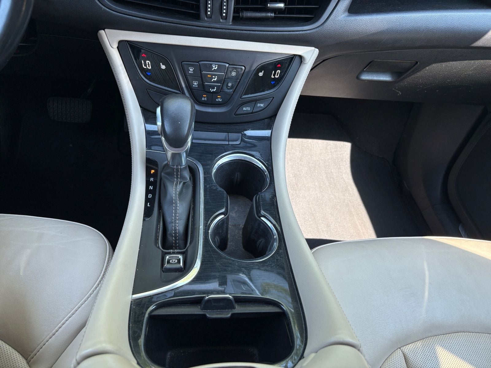 Pre-Owned 2017 Buick Envision Essence - photo - 26