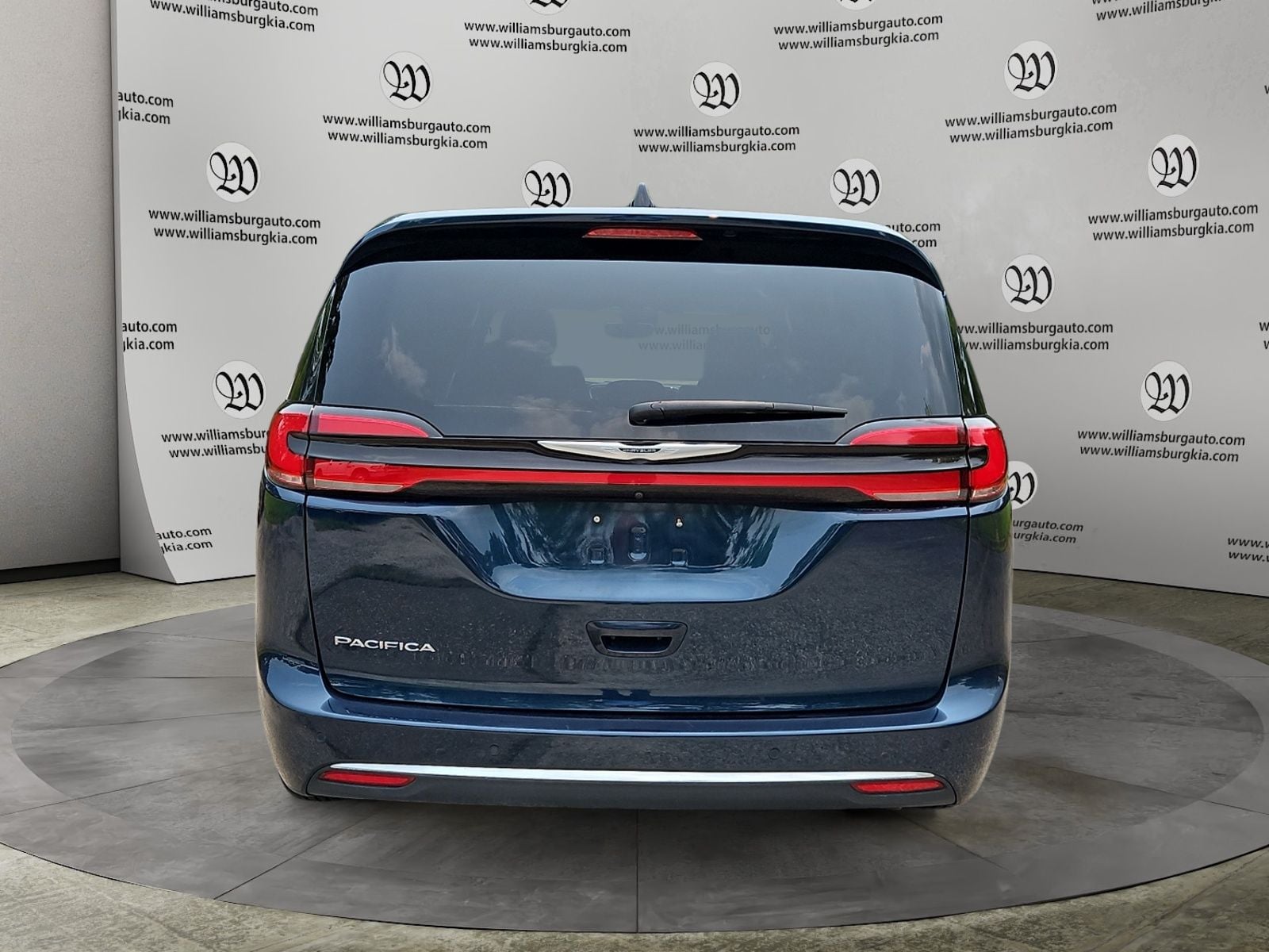 Pre-Owned 2025 Chrysler Pacifica Select - photo - 3