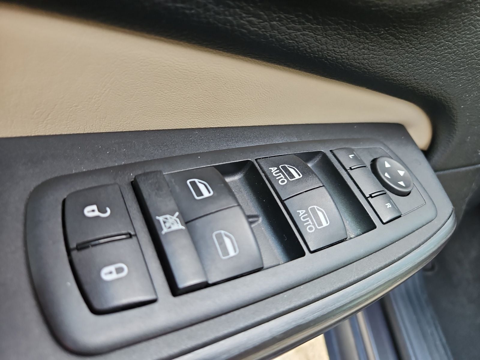 Pre-Owned 2017 Jeep Cherokee Limited - photo - 20