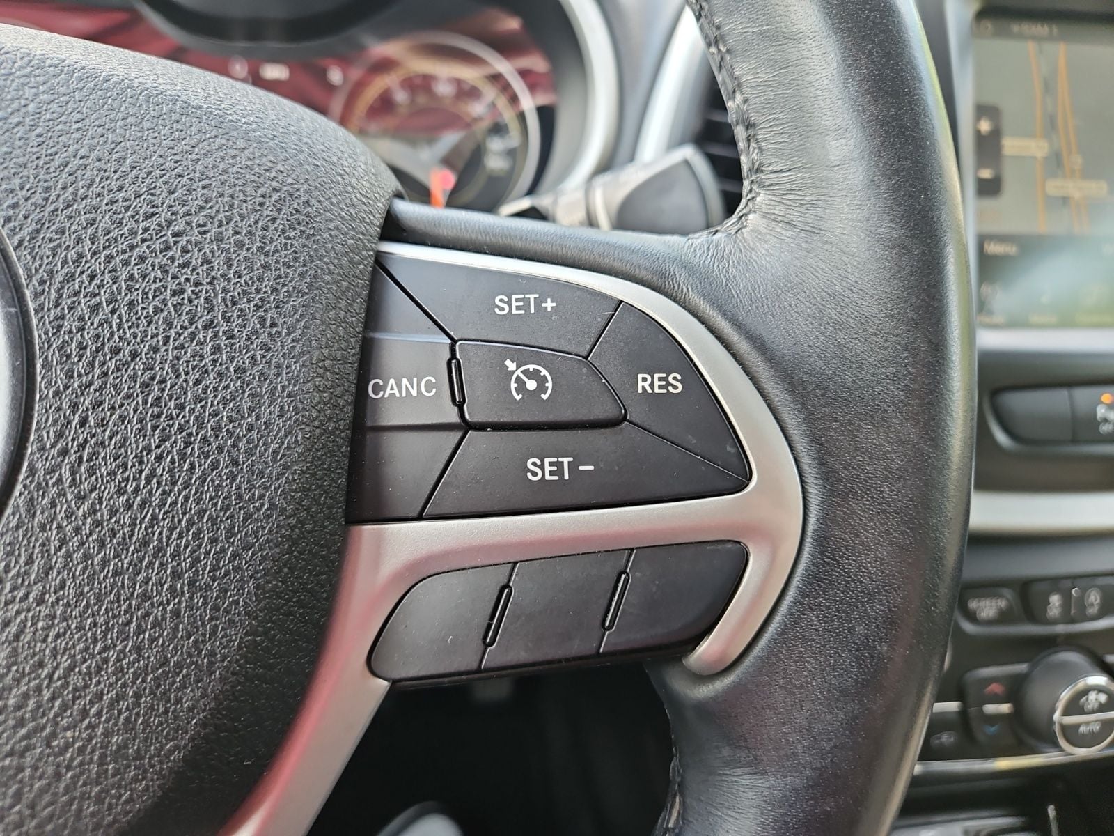 Pre-Owned 2017 Jeep Cherokee Limited - photo - 24
