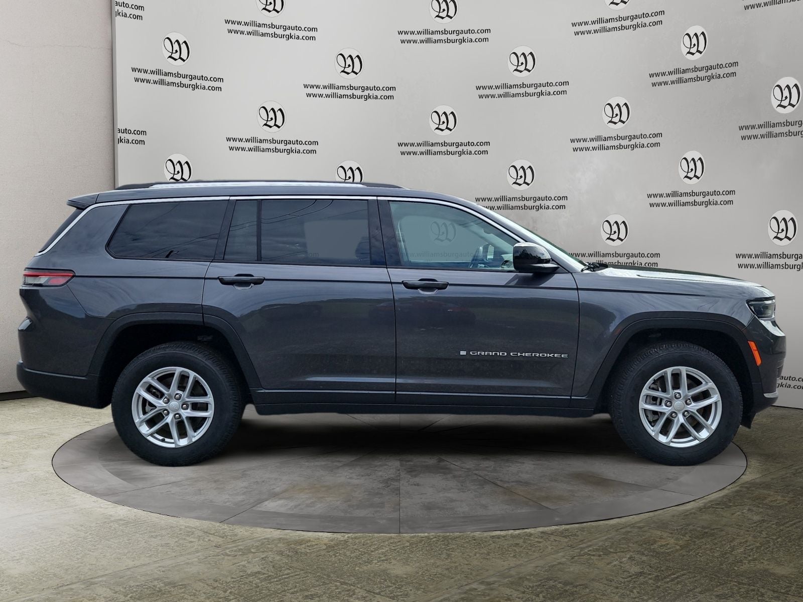 Pre-Owned 2023 Jeep Grand Cherokee L Laredo - photo - 5