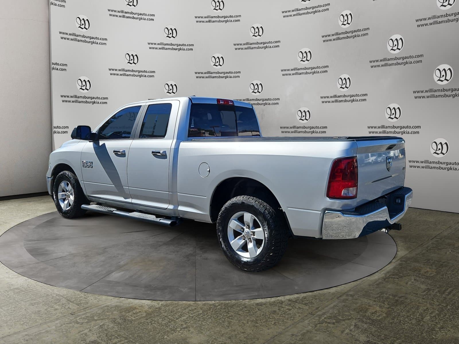 Pre-Owned 2017 Ram 1500 SLT - photo - 2