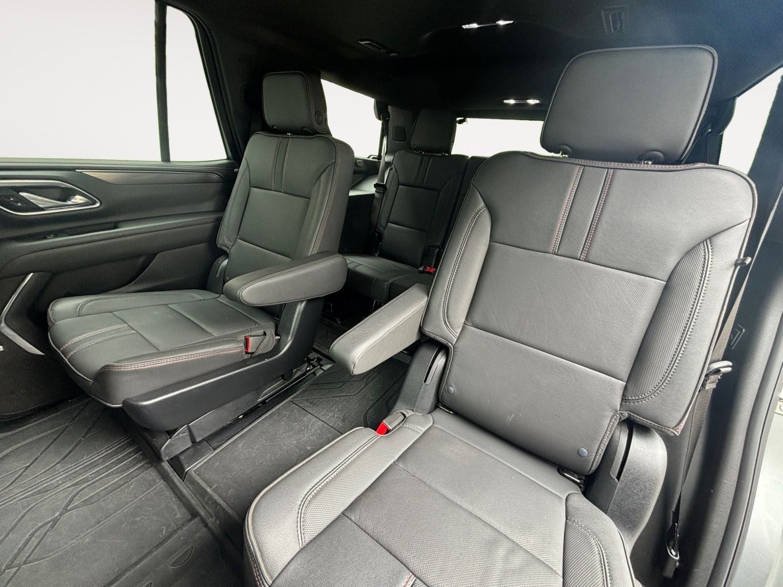 Pre-Owned 2024 Chevrolet Tahoe RST - photo - 12