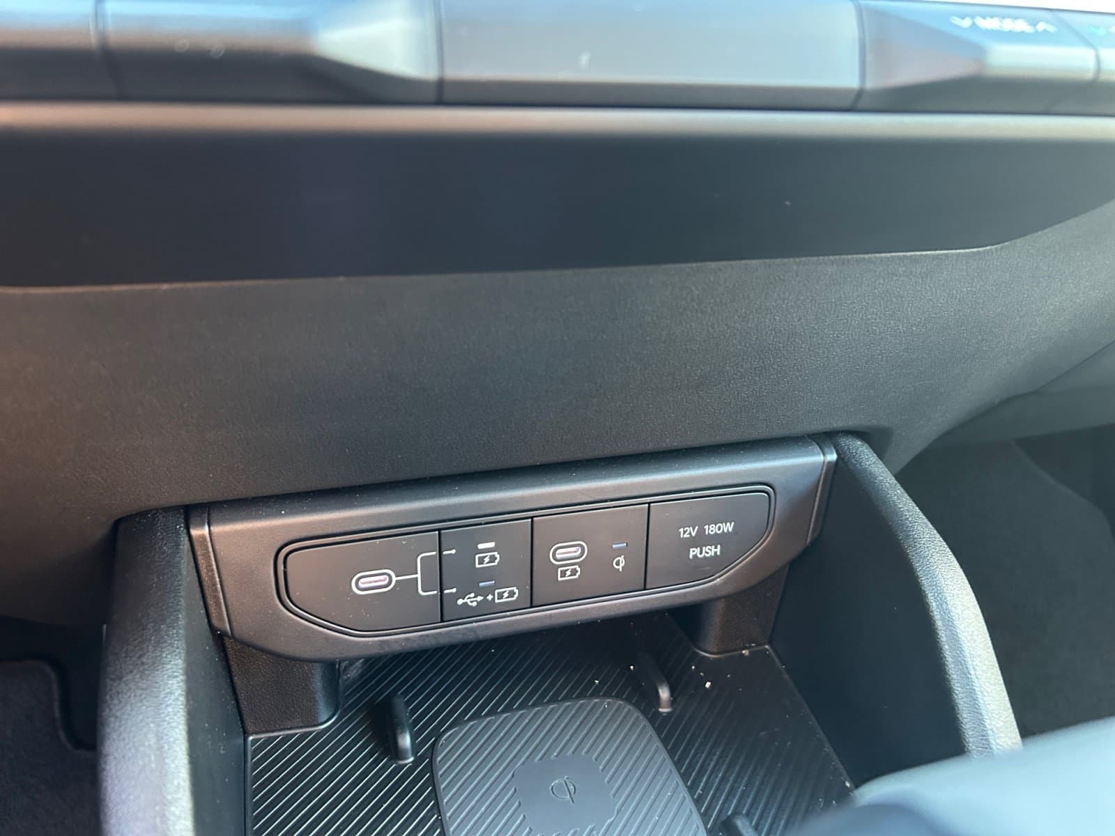 Pre-Owned 2025 Kia K4 GT-Line - photo - 25