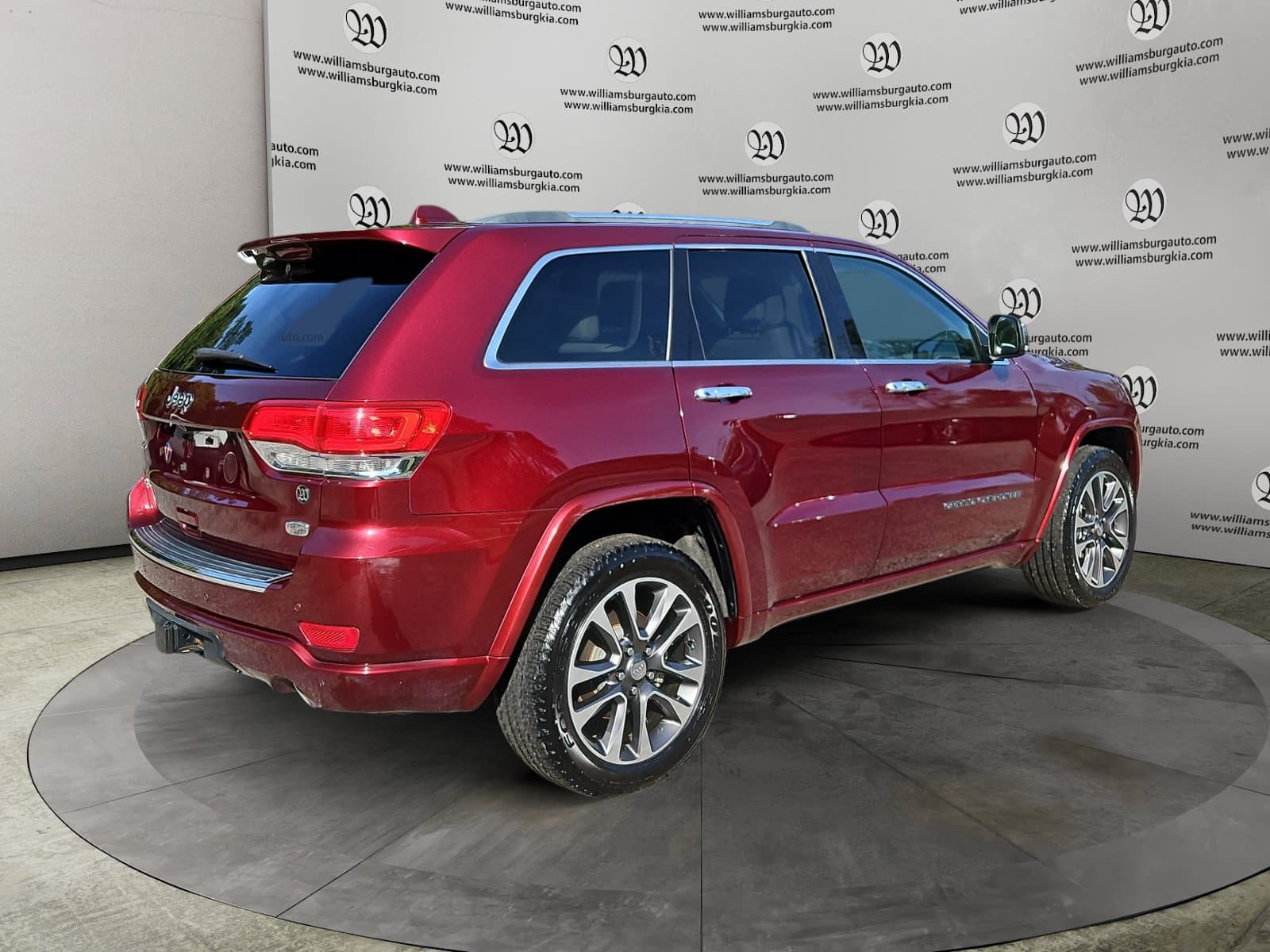 Pre-Owned 2018 Jeep Grand Cherokee Overland - photo - 4
