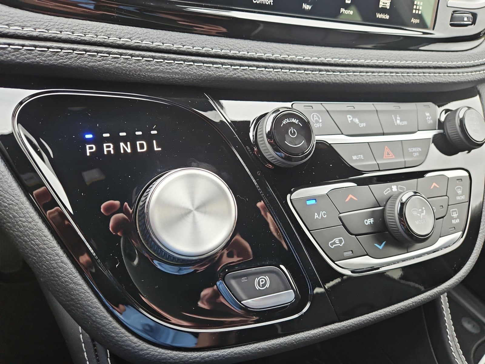 New 2027 Chrysler Pacifica Limited - photo - 26