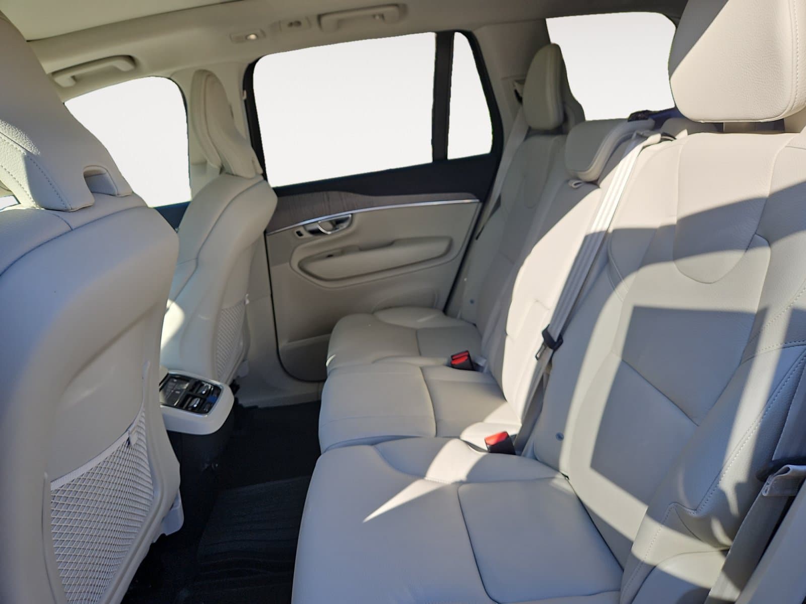 Pre-Owned 2025 Volvo XC90 B6 Plus 7-Seater - photo - 12
