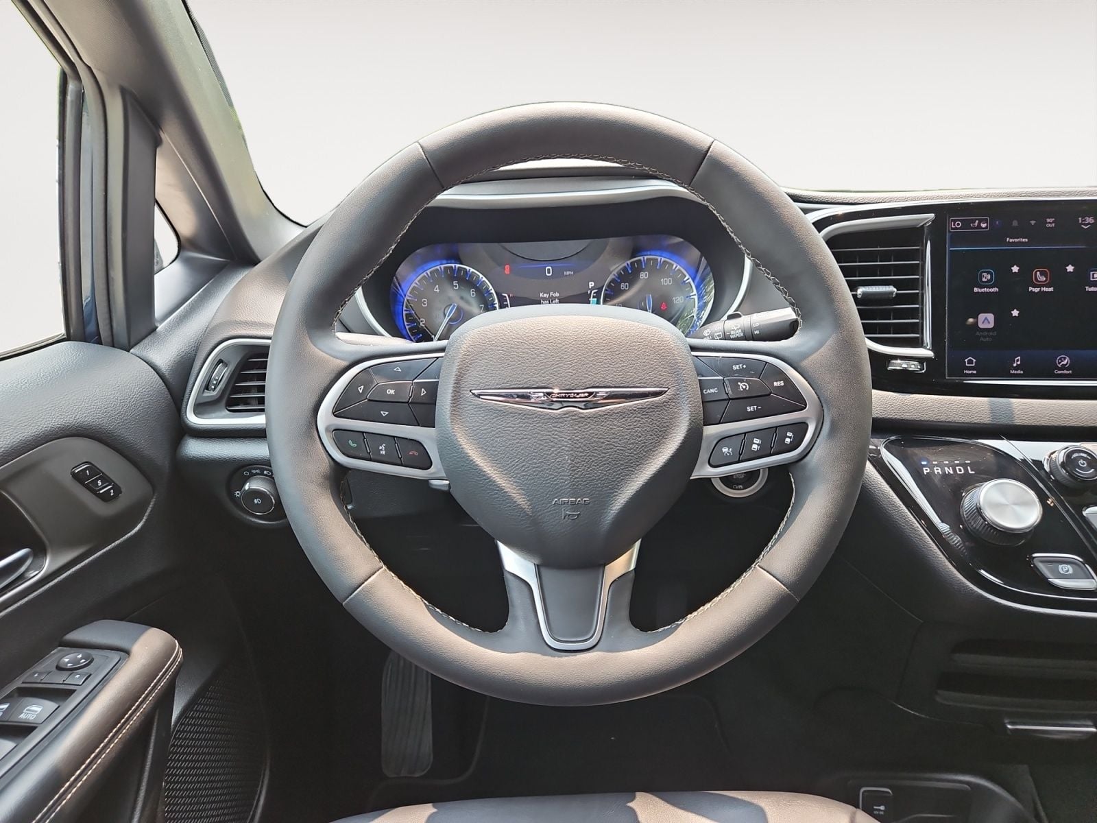 Pre-Owned 2025 Chrysler Pacifica Select - photo - 11