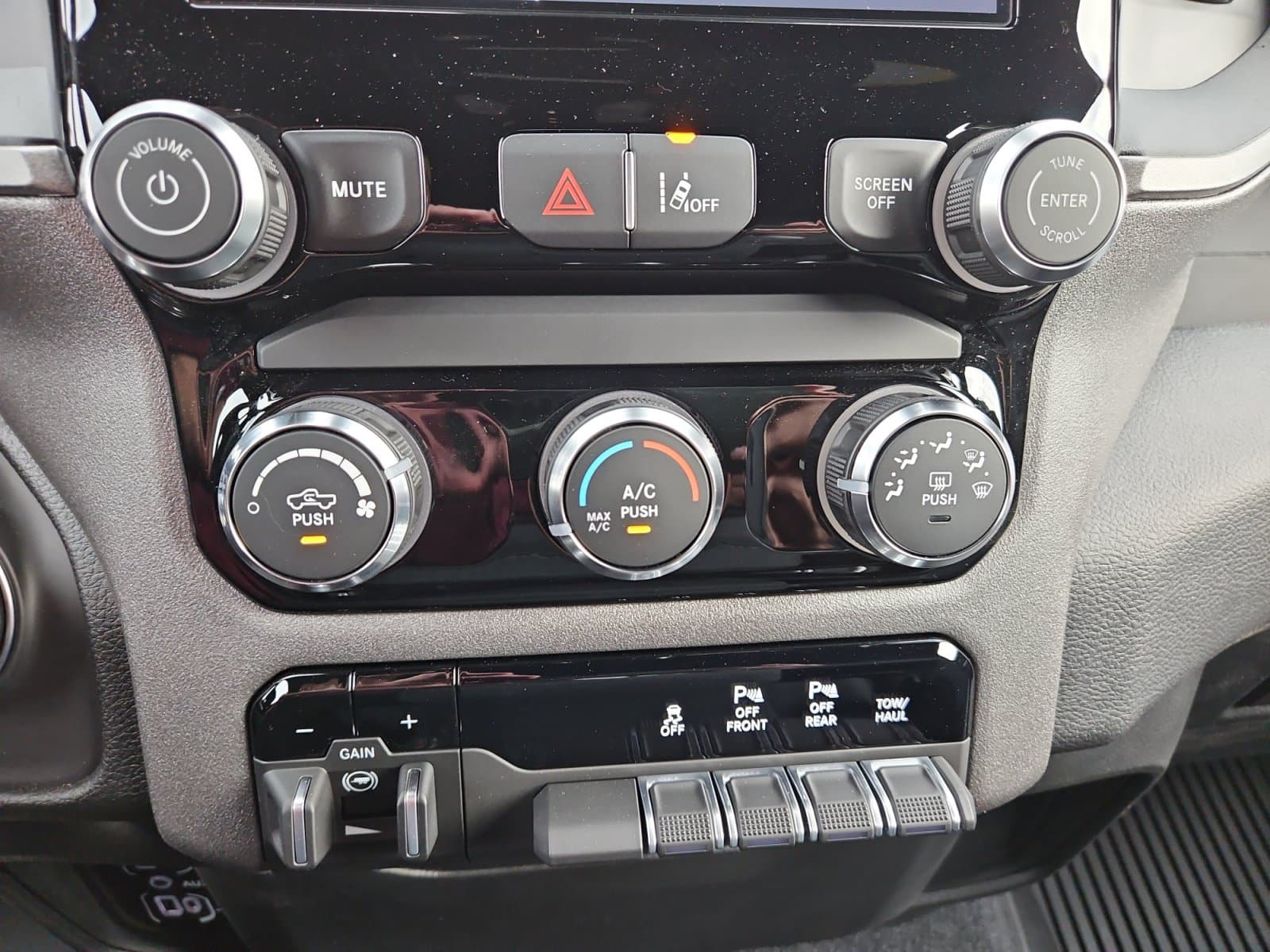 New 2026 Ram 1500 Tradesman - photo - 28