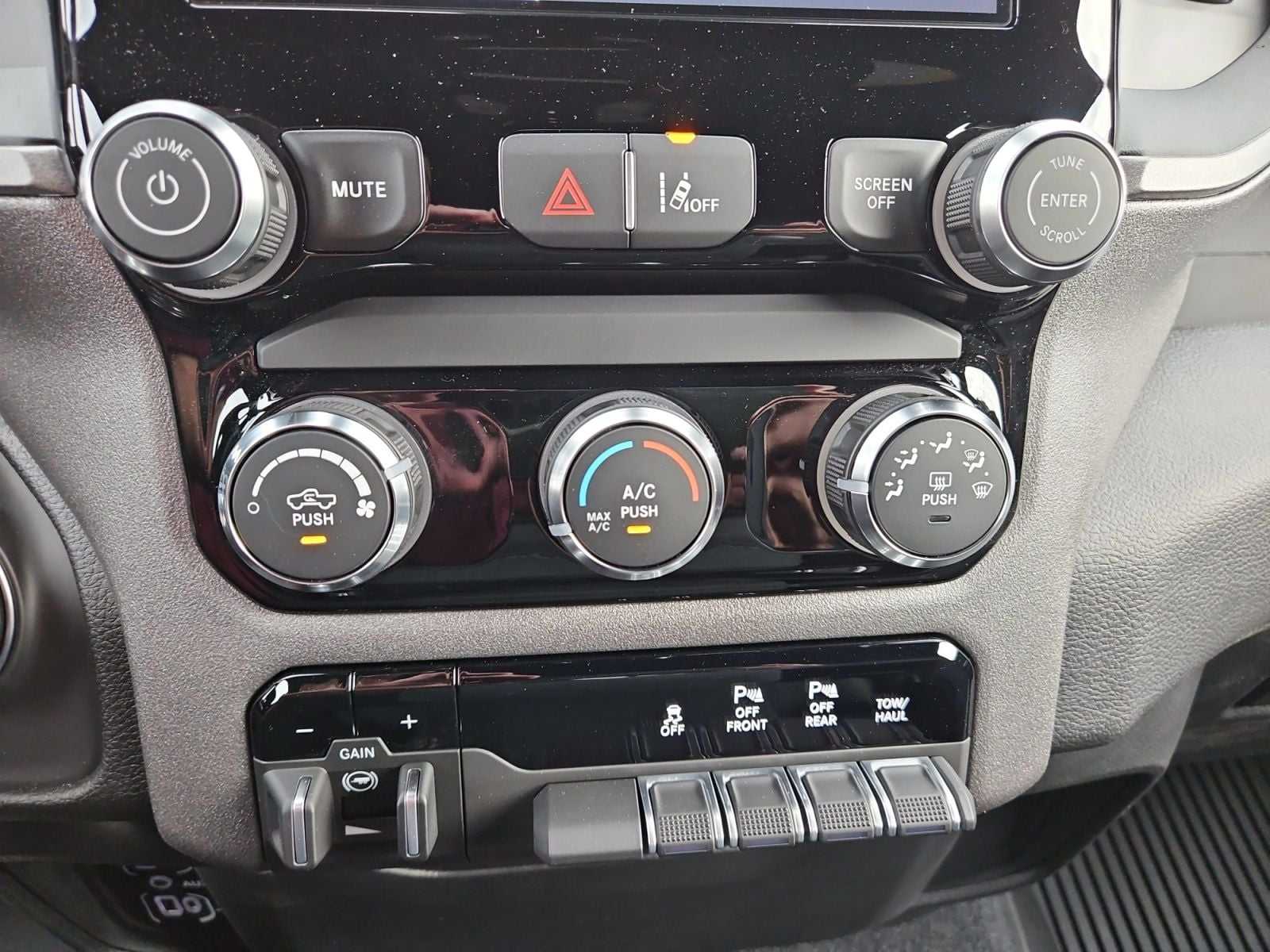 New 2026 Ram 1500 Tradesman - photo - 28
