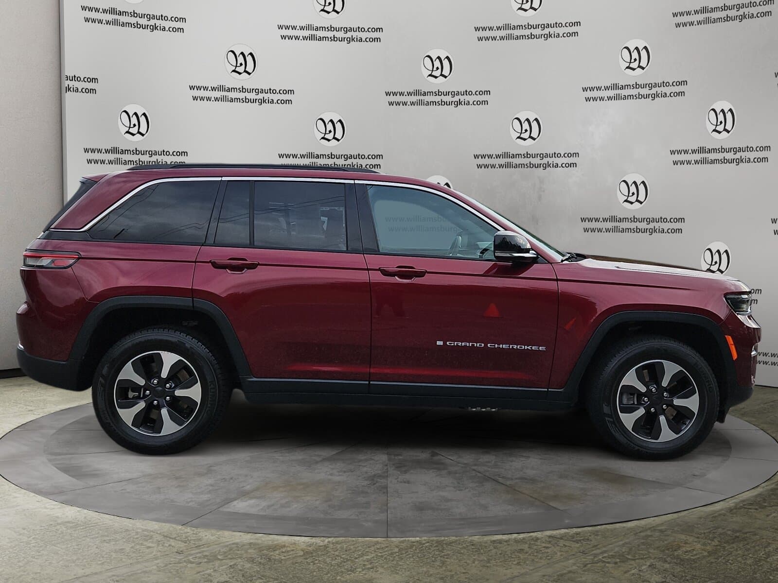Pre-Owned 2024 Jeep Grand Cherokee 4xe - photo - 5