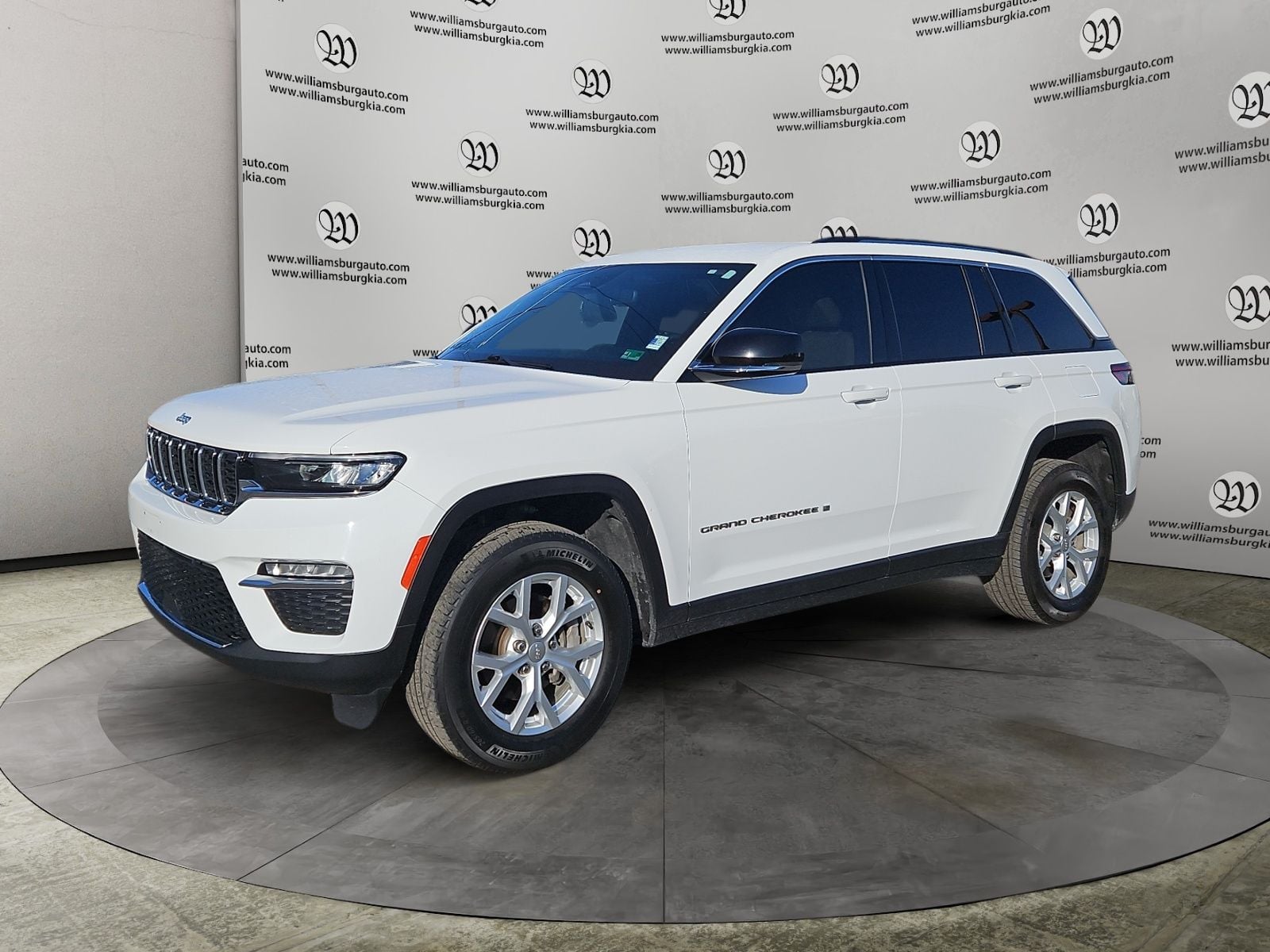 Pre-Owned 2023 Jeep Grand Cherokee Limited - photo - 0