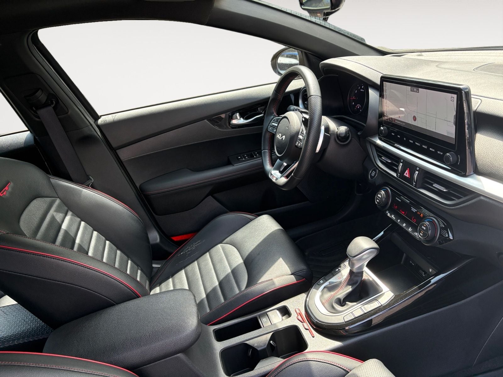 Pre-Owned 2024 Kia Forte GT - photo - 14