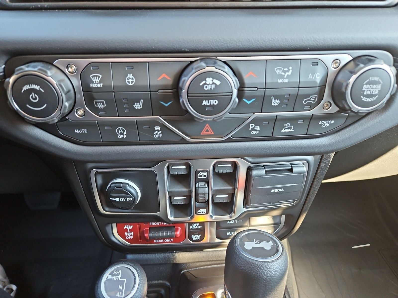 New 2026 Jeep Wrangler Rubicon - photo - 27