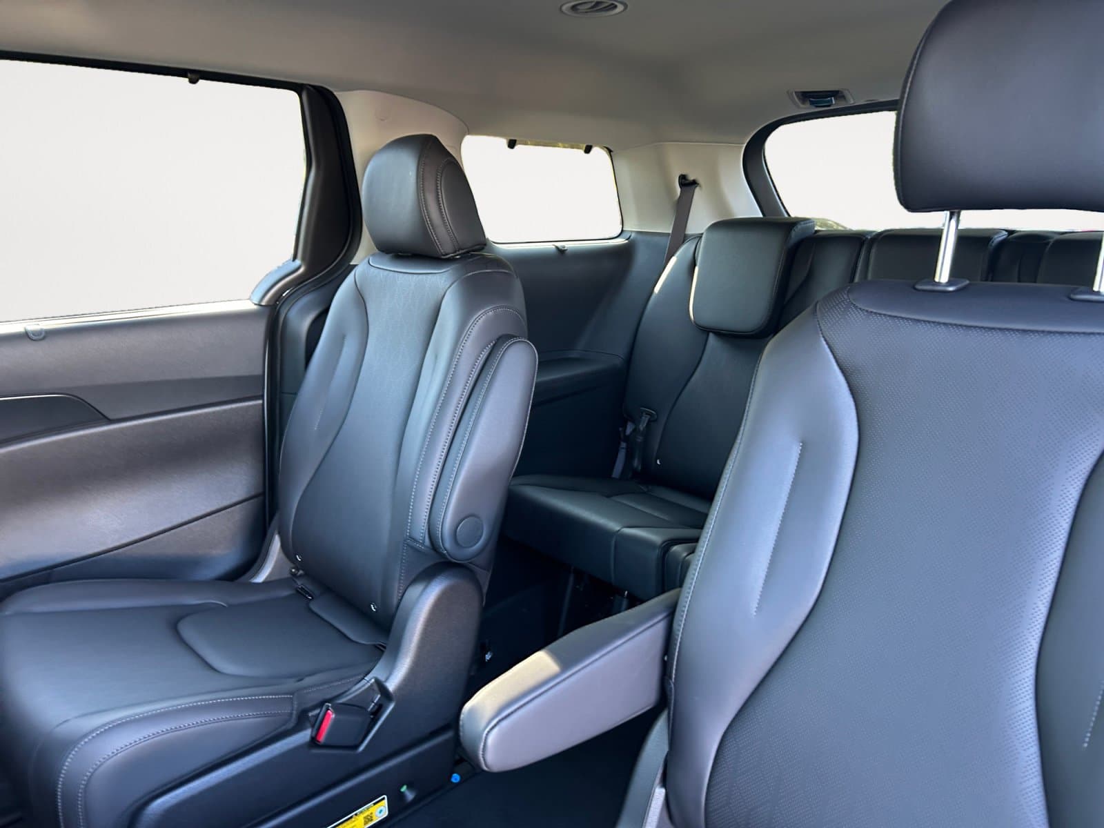 New 2027 Kia Carnival Hybrid EX - photo - 12