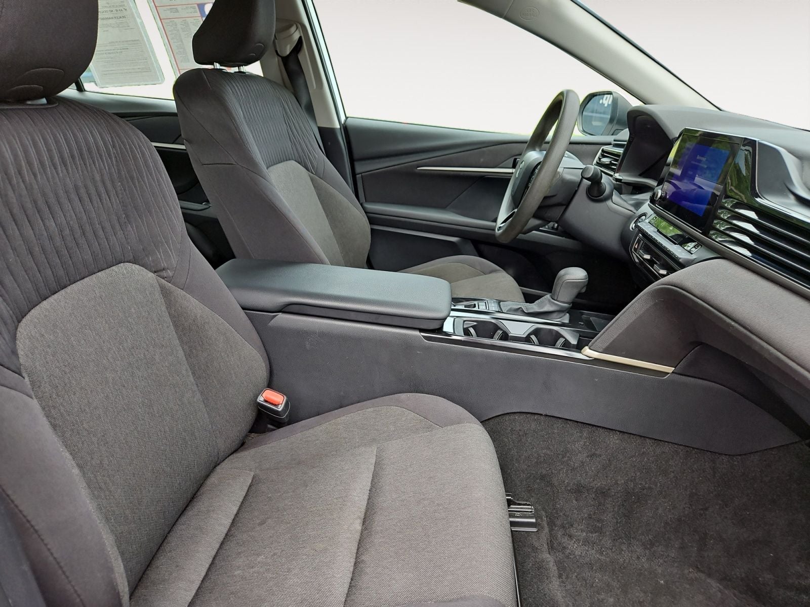 Pre-Owned 2025 Toyota Camry LE - photo - 14