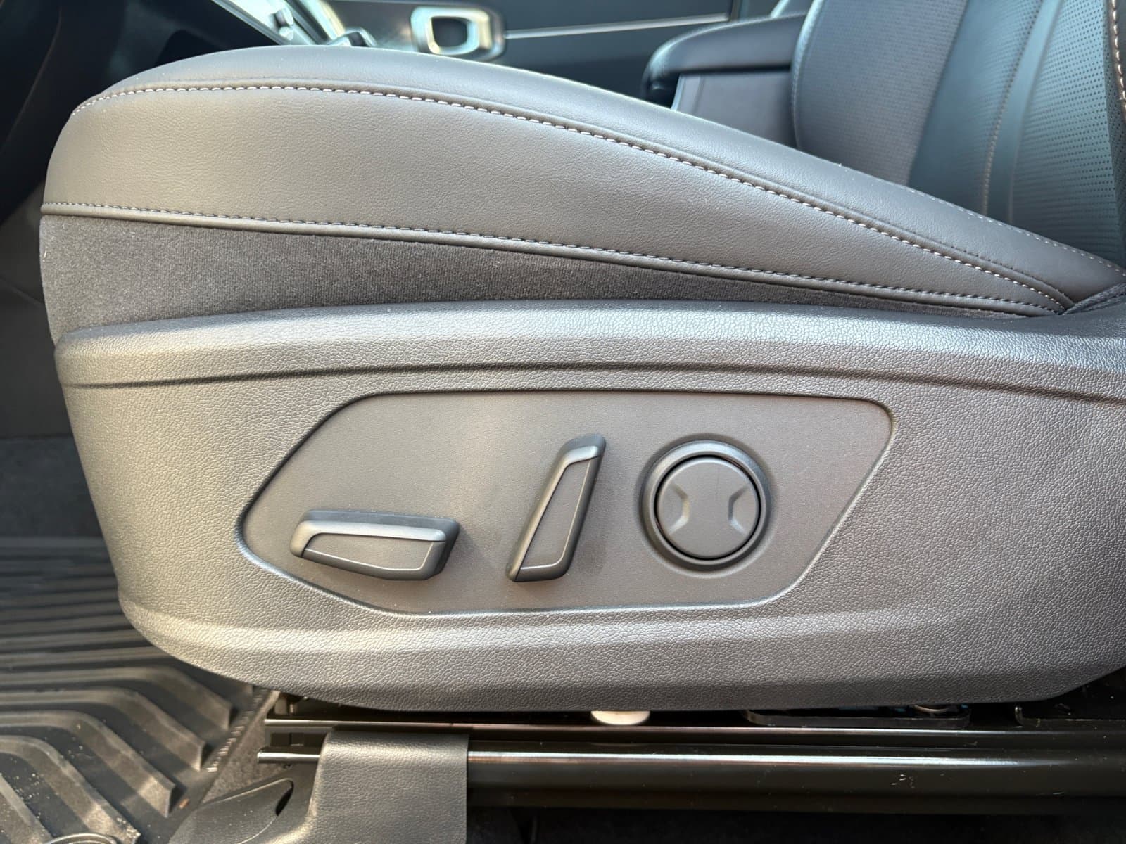 New 2026 Kia Sorento S - photo - 23
