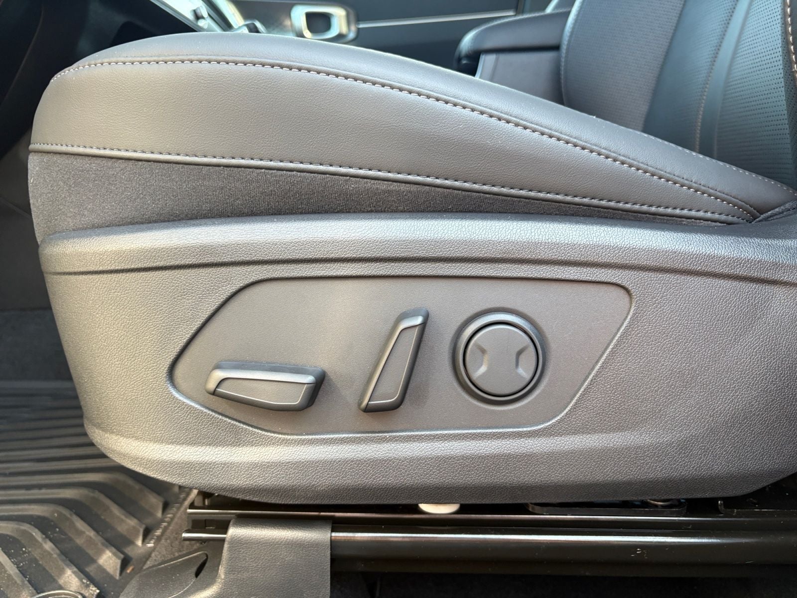 New 2026 Kia Sorento S - photo - 23