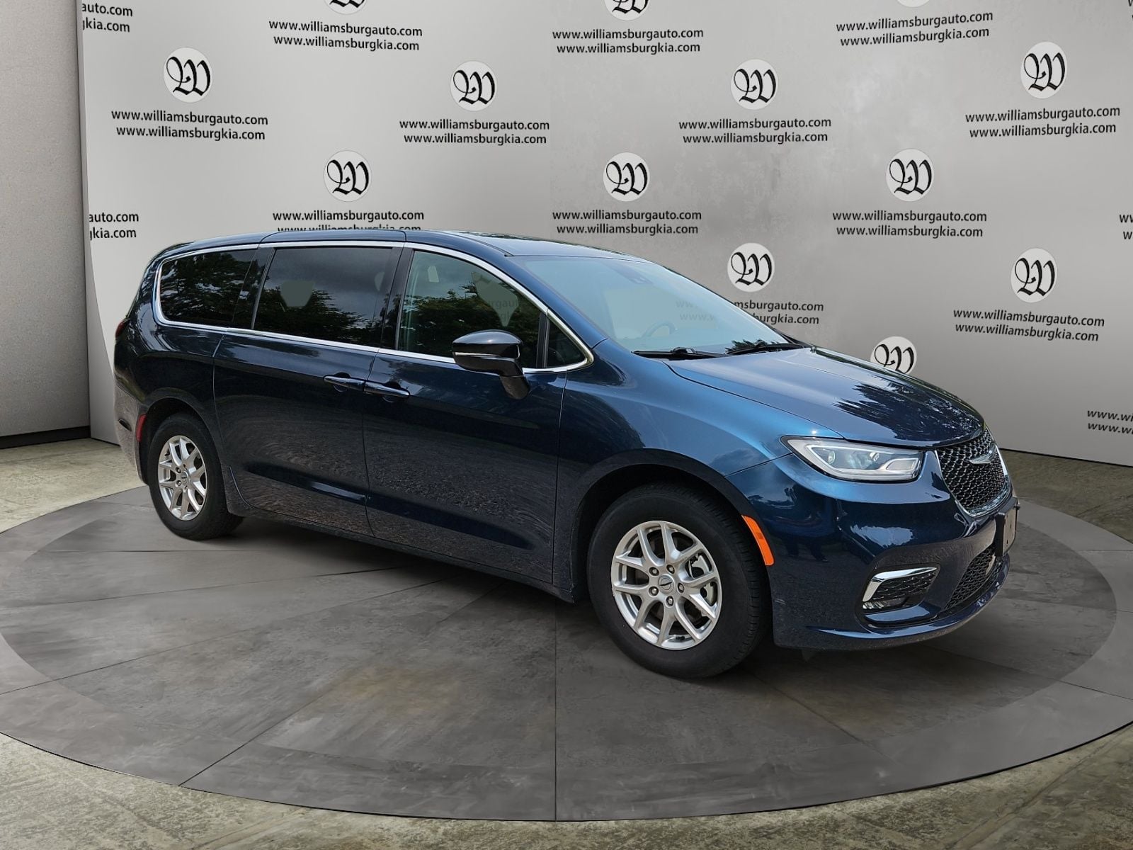 Pre-Owned 2025 Chrysler Pacifica Select - photo - 6