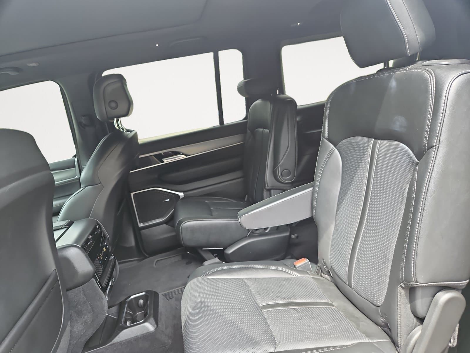 Pre-Owned 2023 Jeep Wagoneer Series II - photo - 12