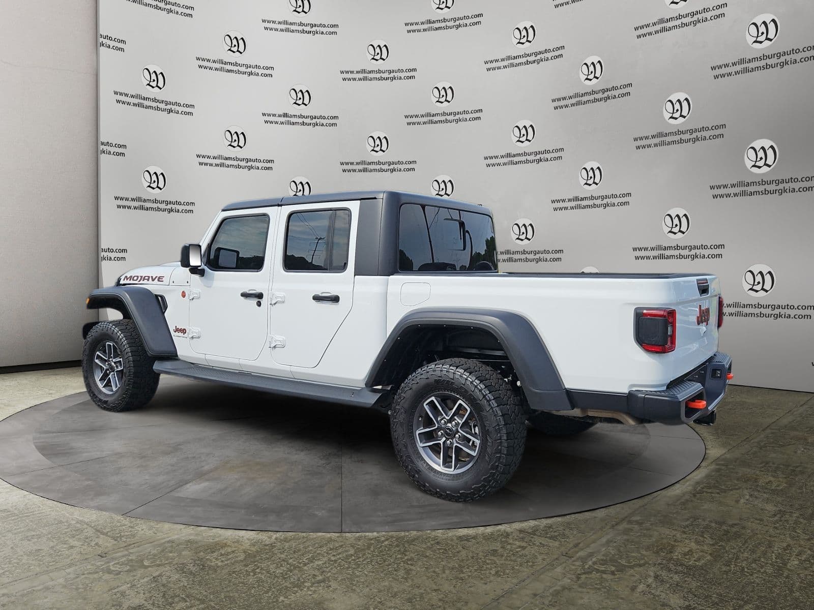 Pre-Owned 2024 Jeep Gladiator Mojave - photo - 2