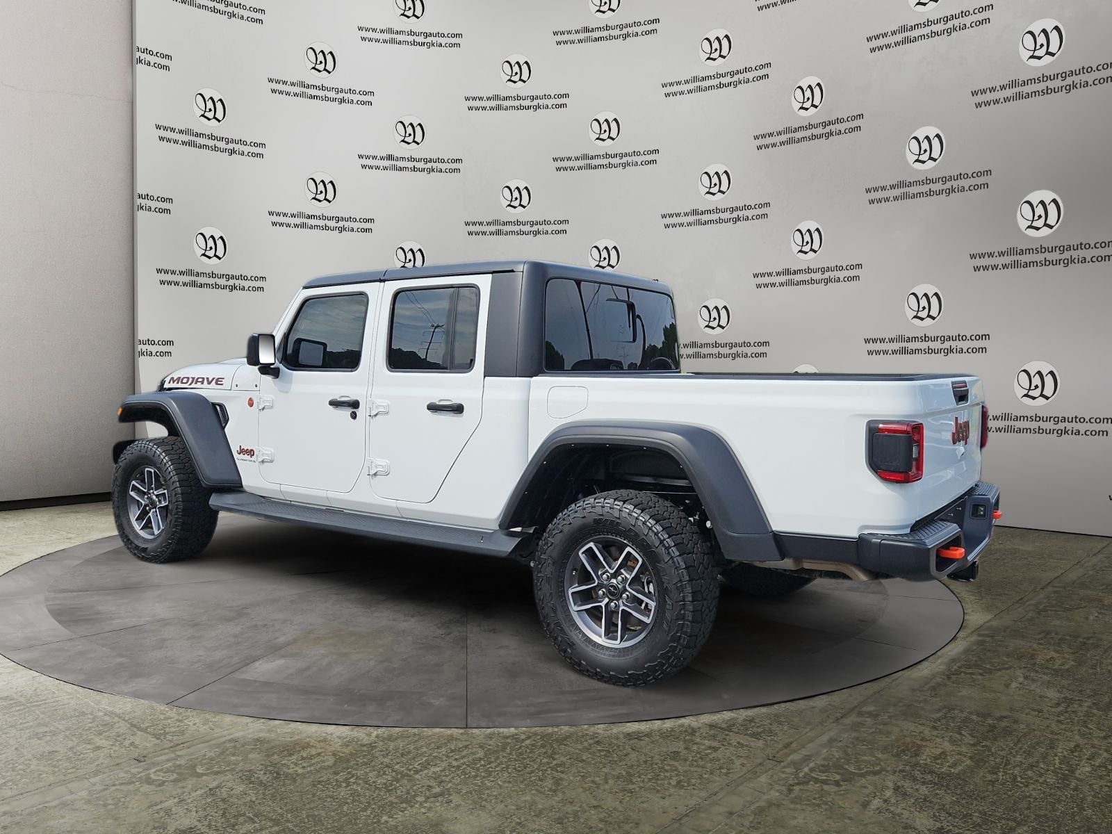 Pre-Owned 2024 Jeep Gladiator Mojave - photo - 2