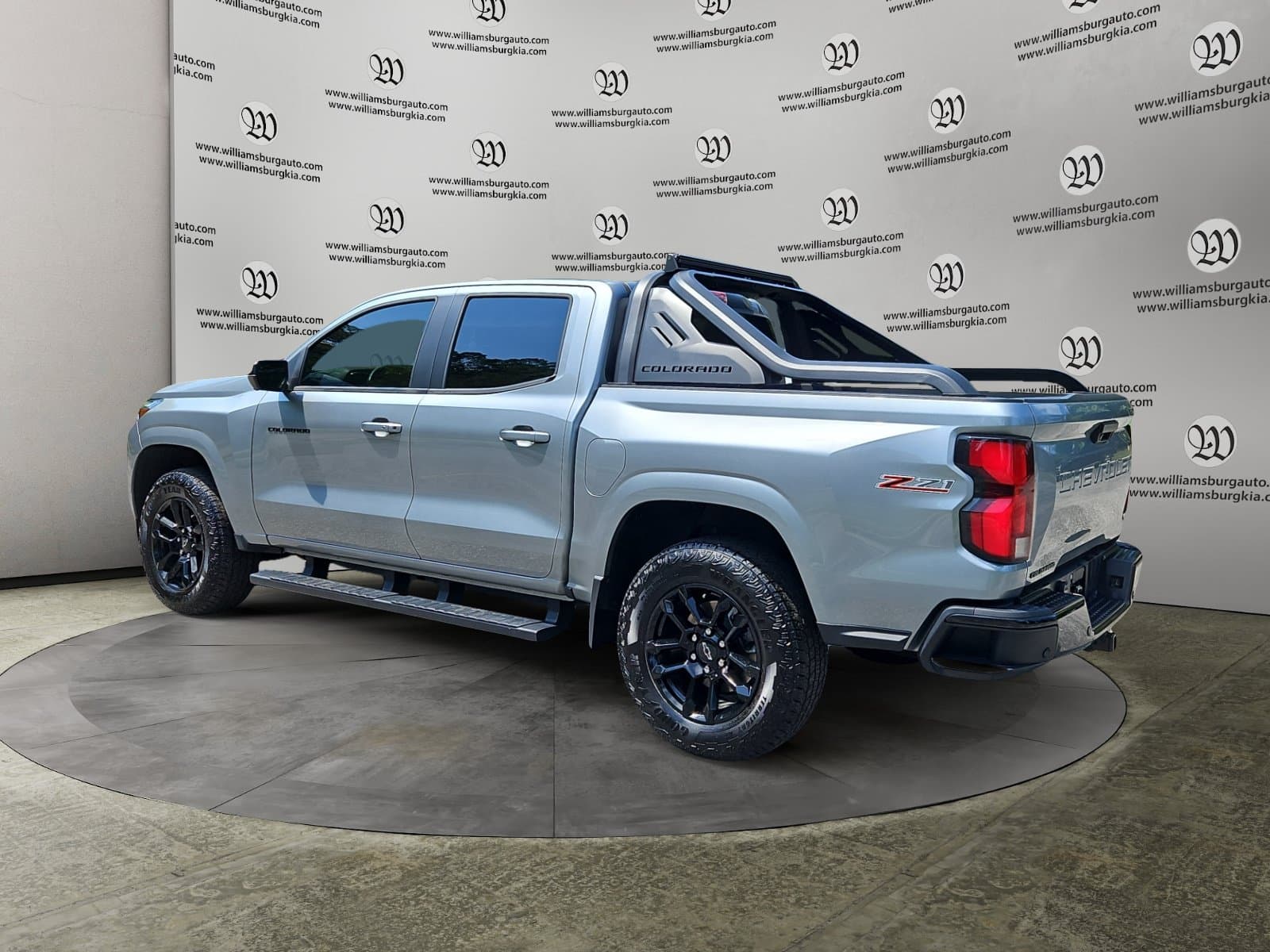 Pre-Owned 2025 Chevrolet Colorado Z71 - photo - 2