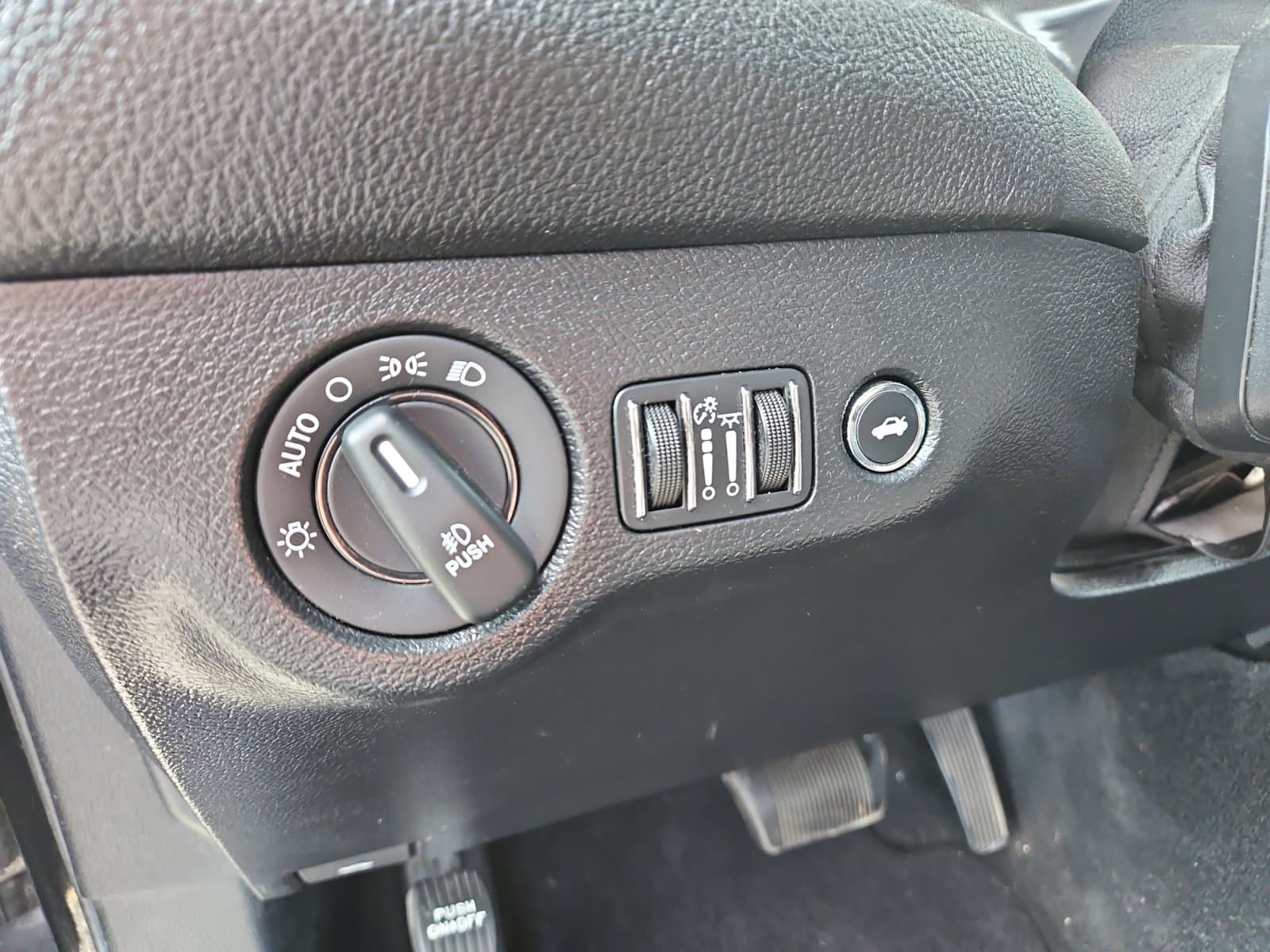 Pre-Owned 2021 Dodge Challenger R/T - photo - 21